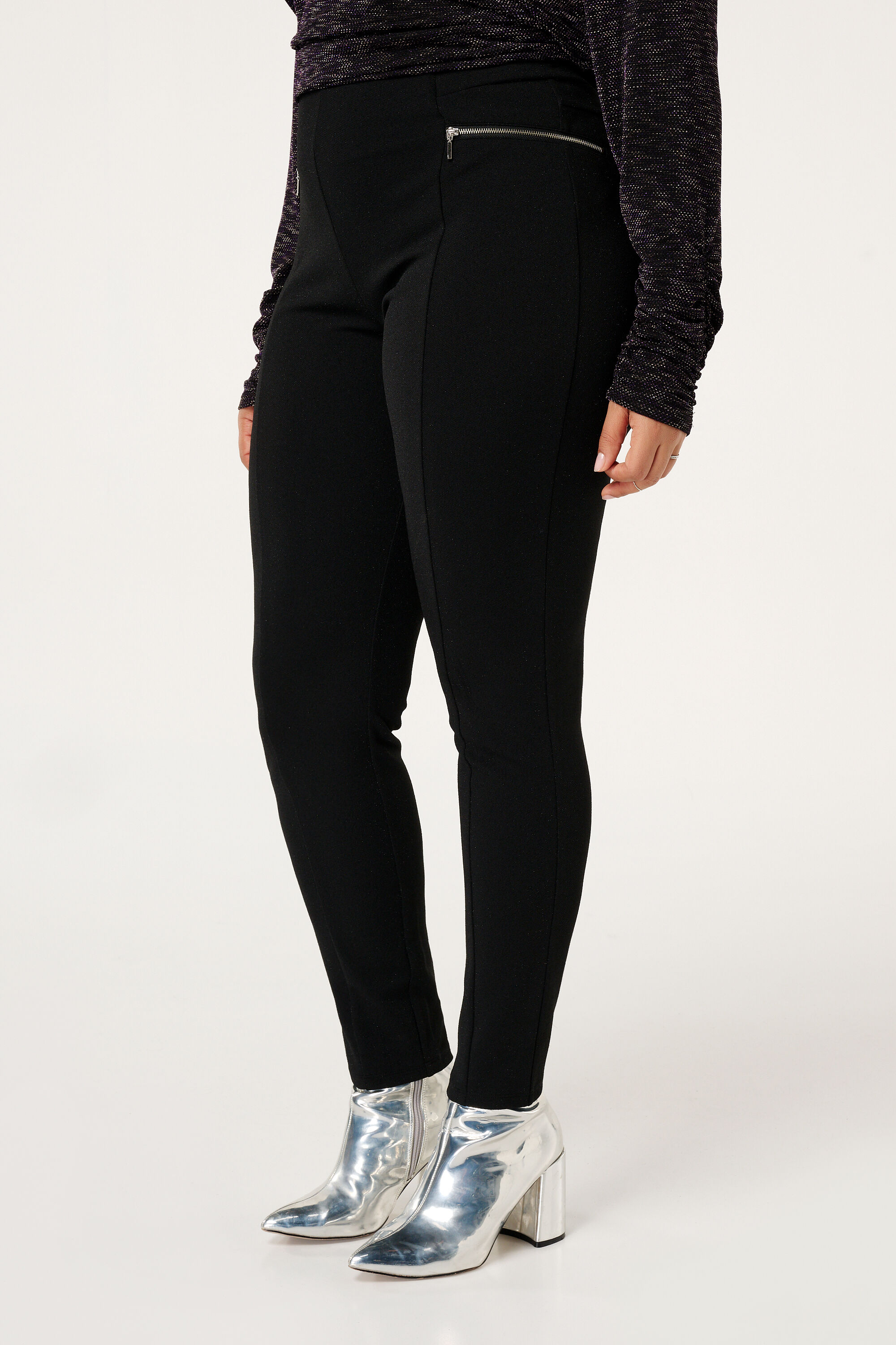 Legging avec d&eacute;tails argent&eacute;s image number 4