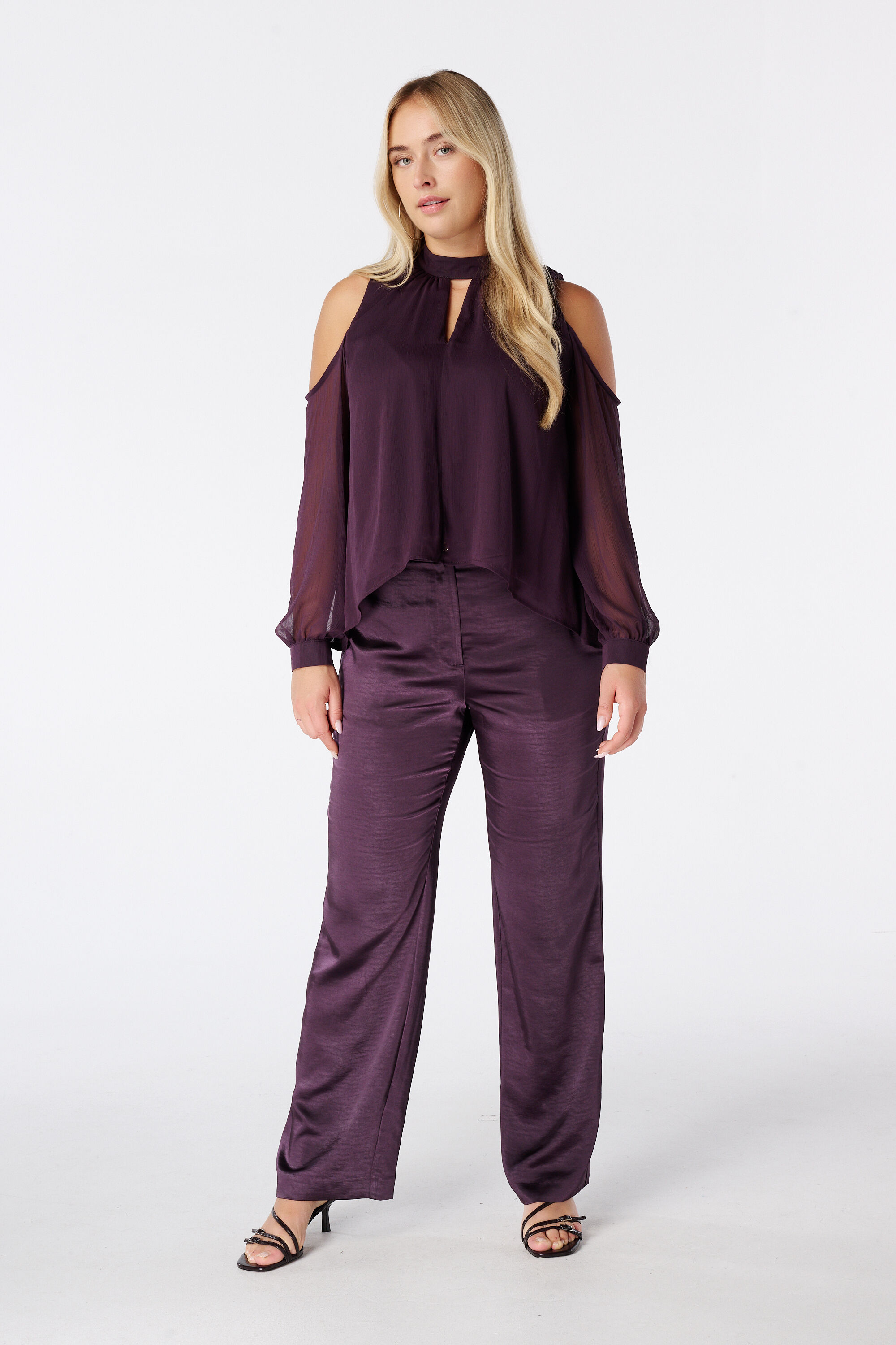 Top avec d&eacute;tails cut-out image number 3