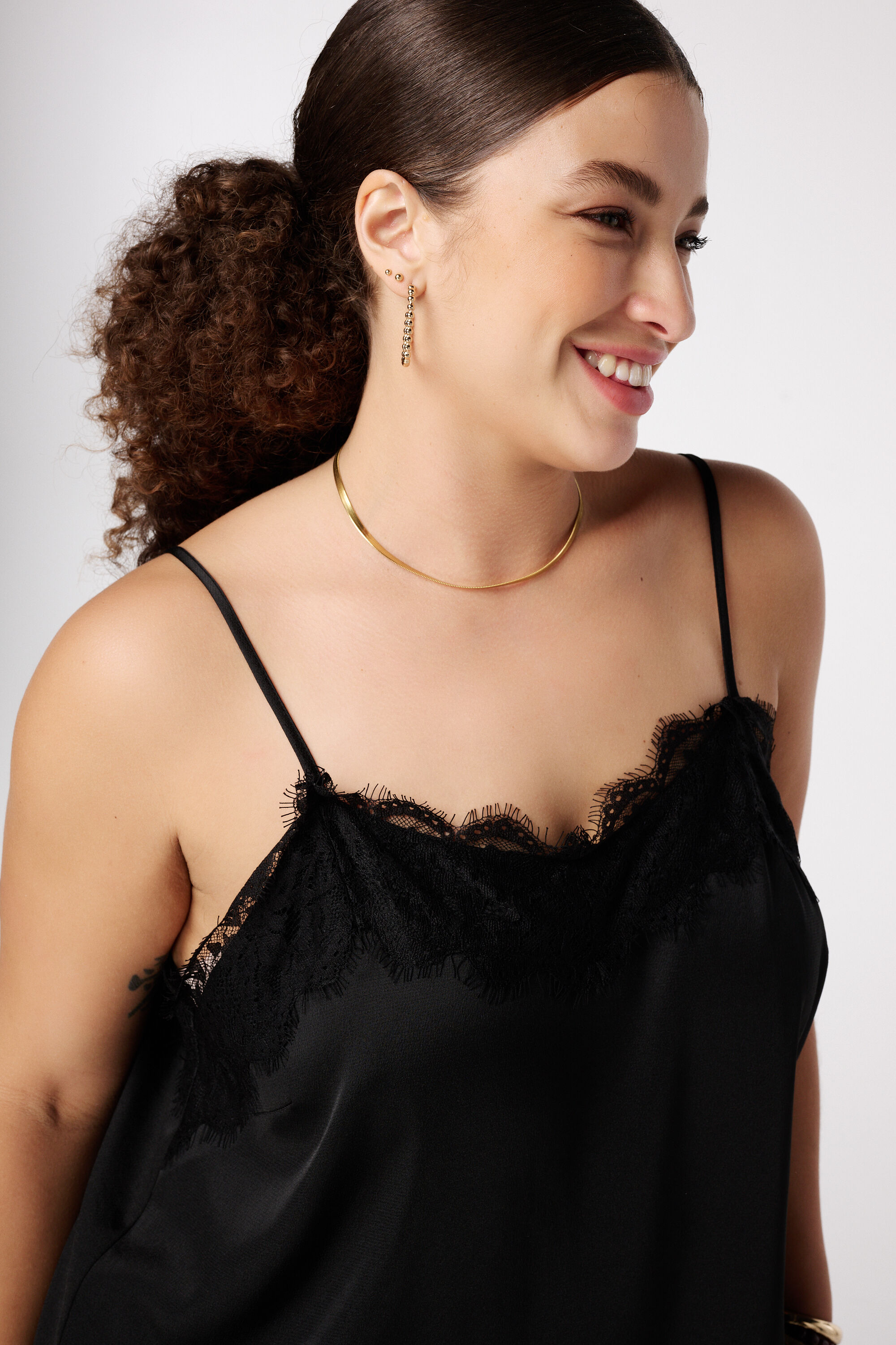 Blouse spaghetti avec dentelle image number 4