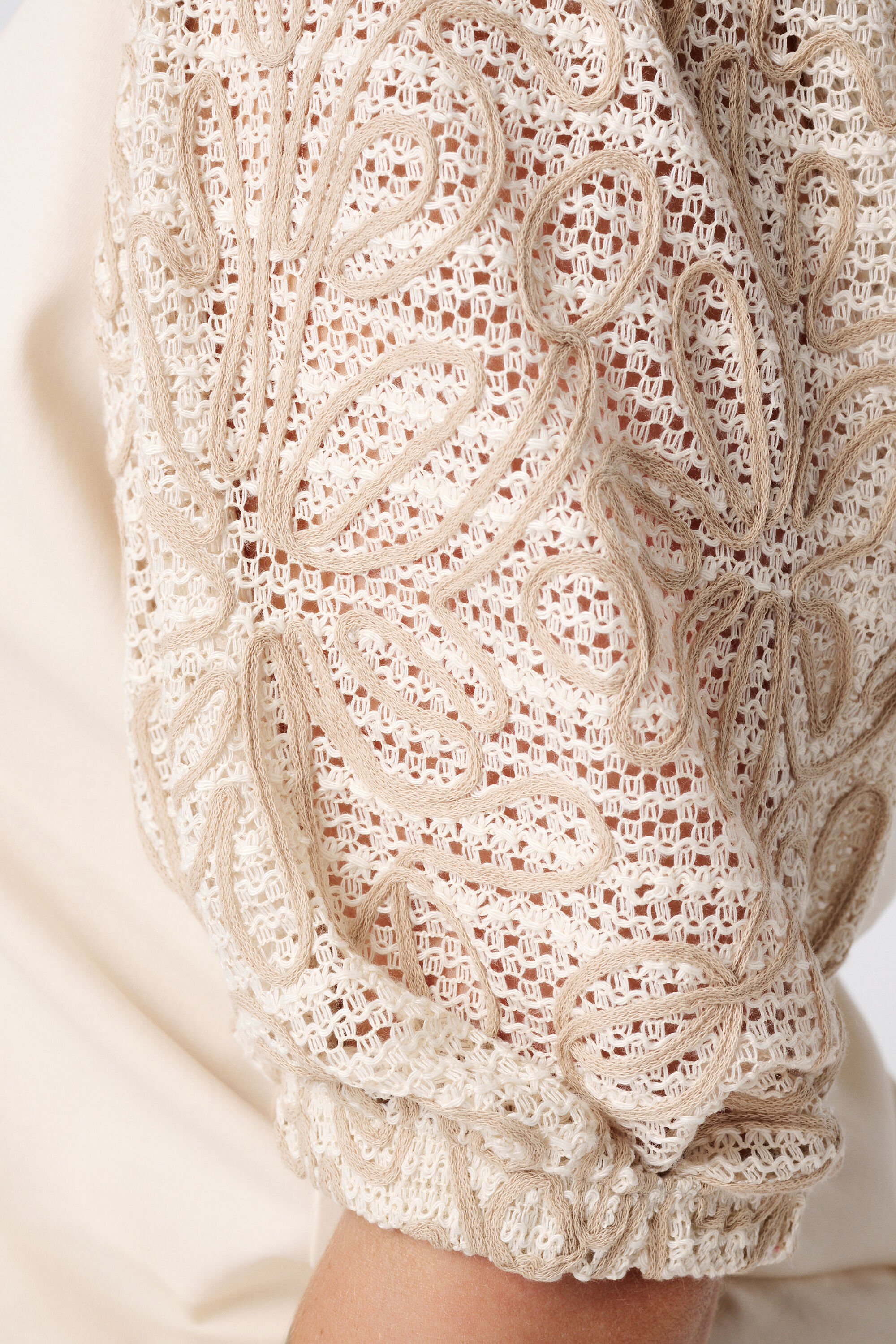 T-shirt &agrave; manches brod&eacute;es image number 6