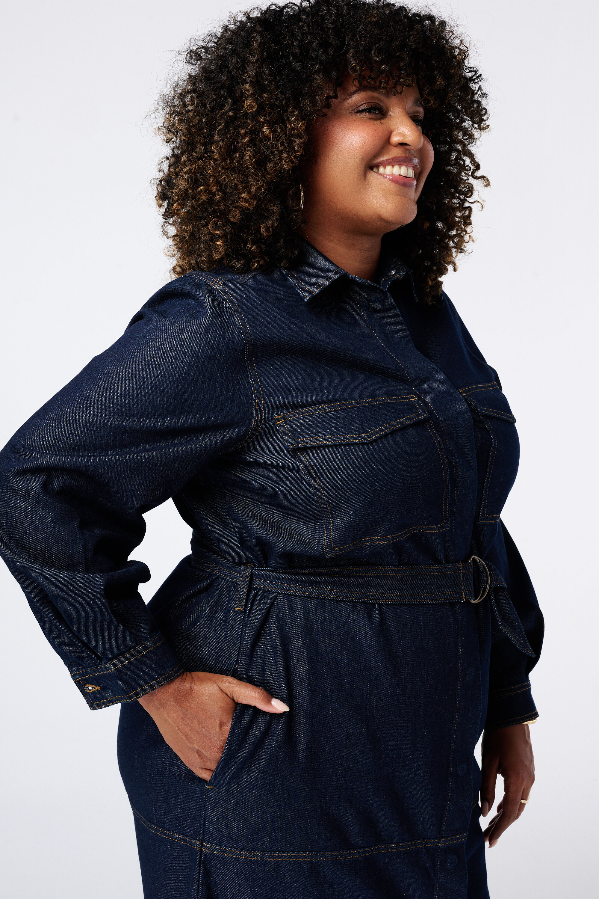 Robe longue en denim avec ceinture image number 4