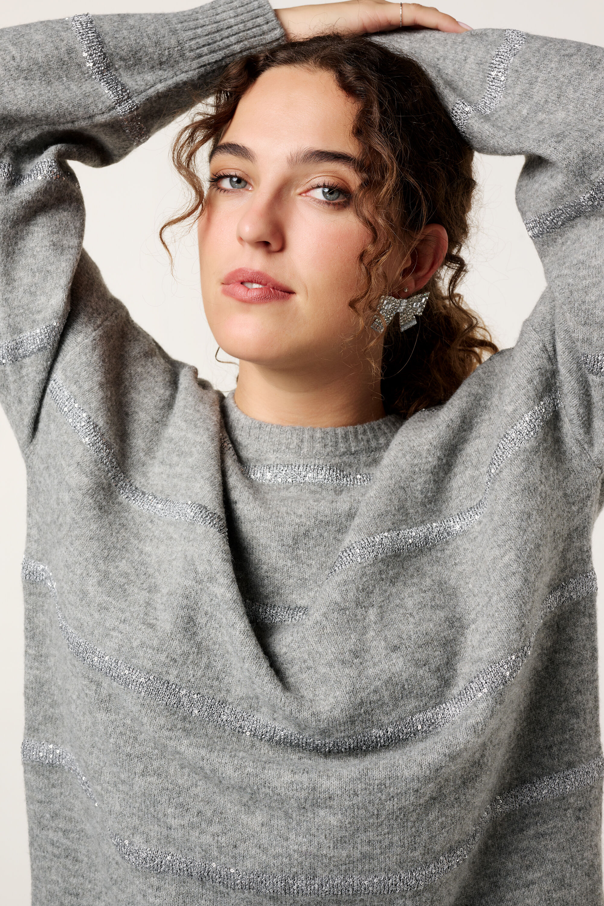 Pull &agrave; rayures &agrave; paillettes image number 4