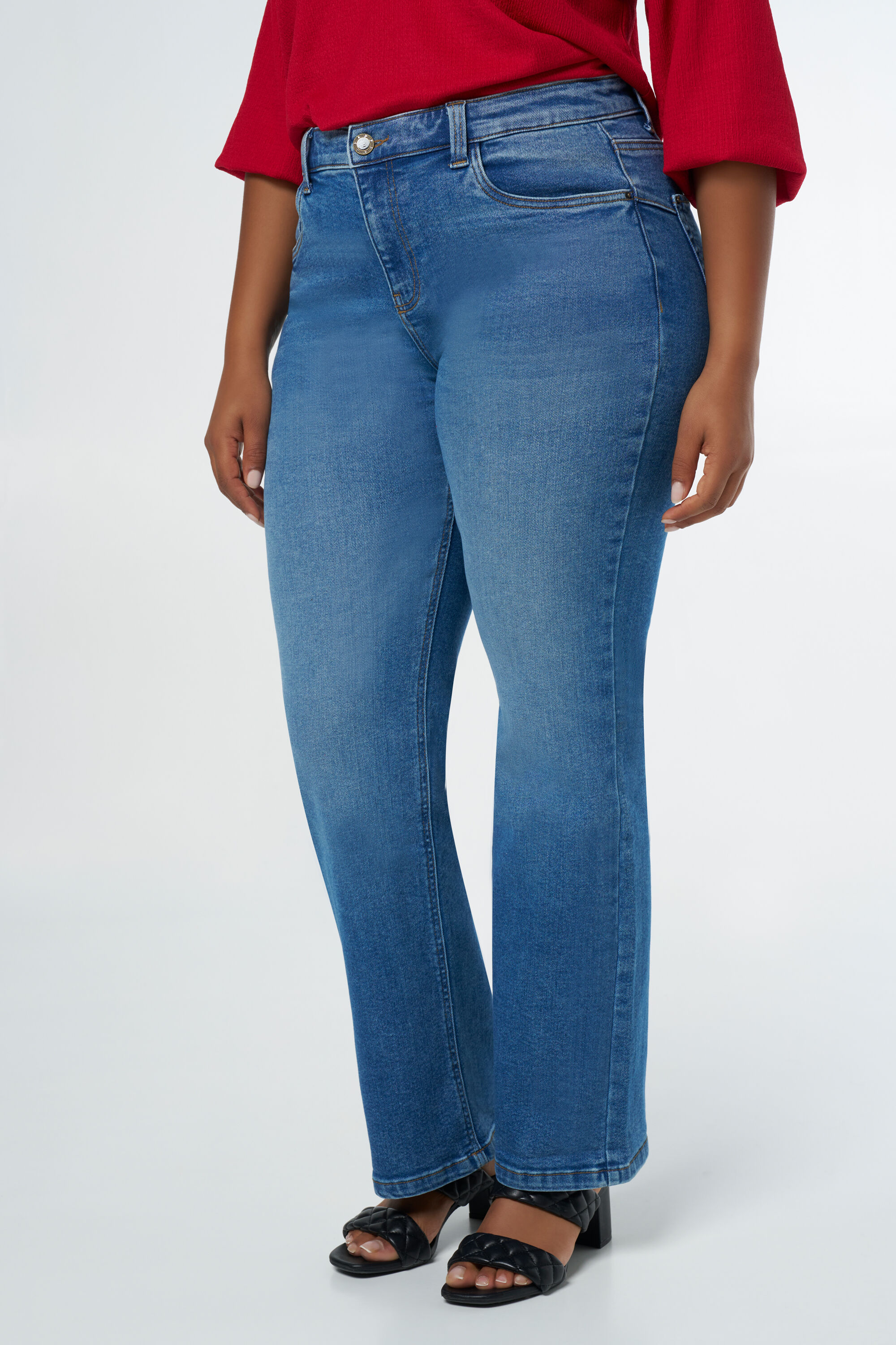 Jean &agrave; jambe droite image number 5