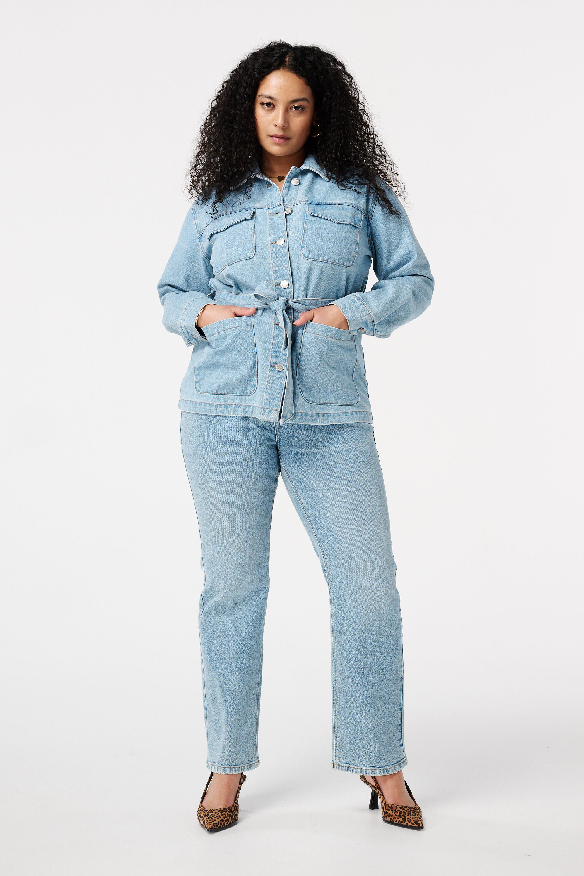 Veste en jean avec ceinture image number 5