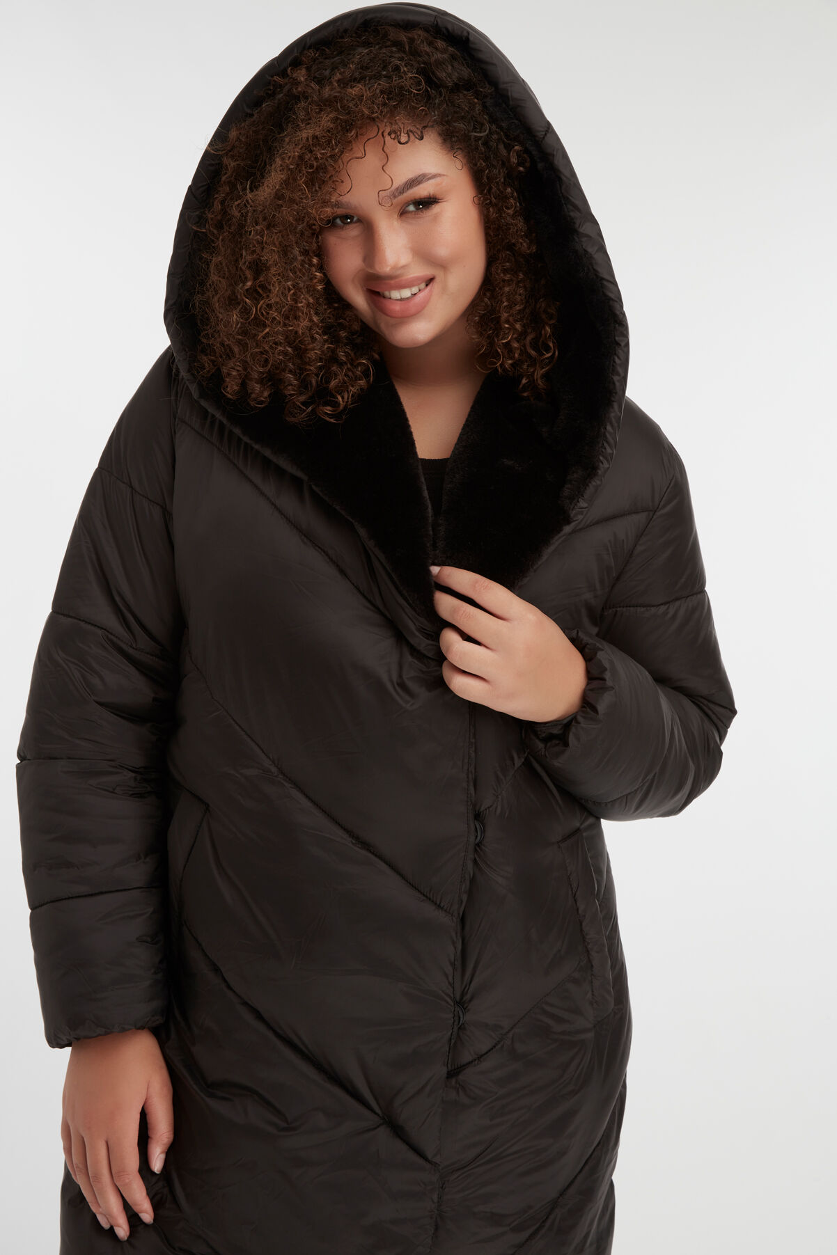 Veste matelass&eacute;e &agrave; capuche  image number 4