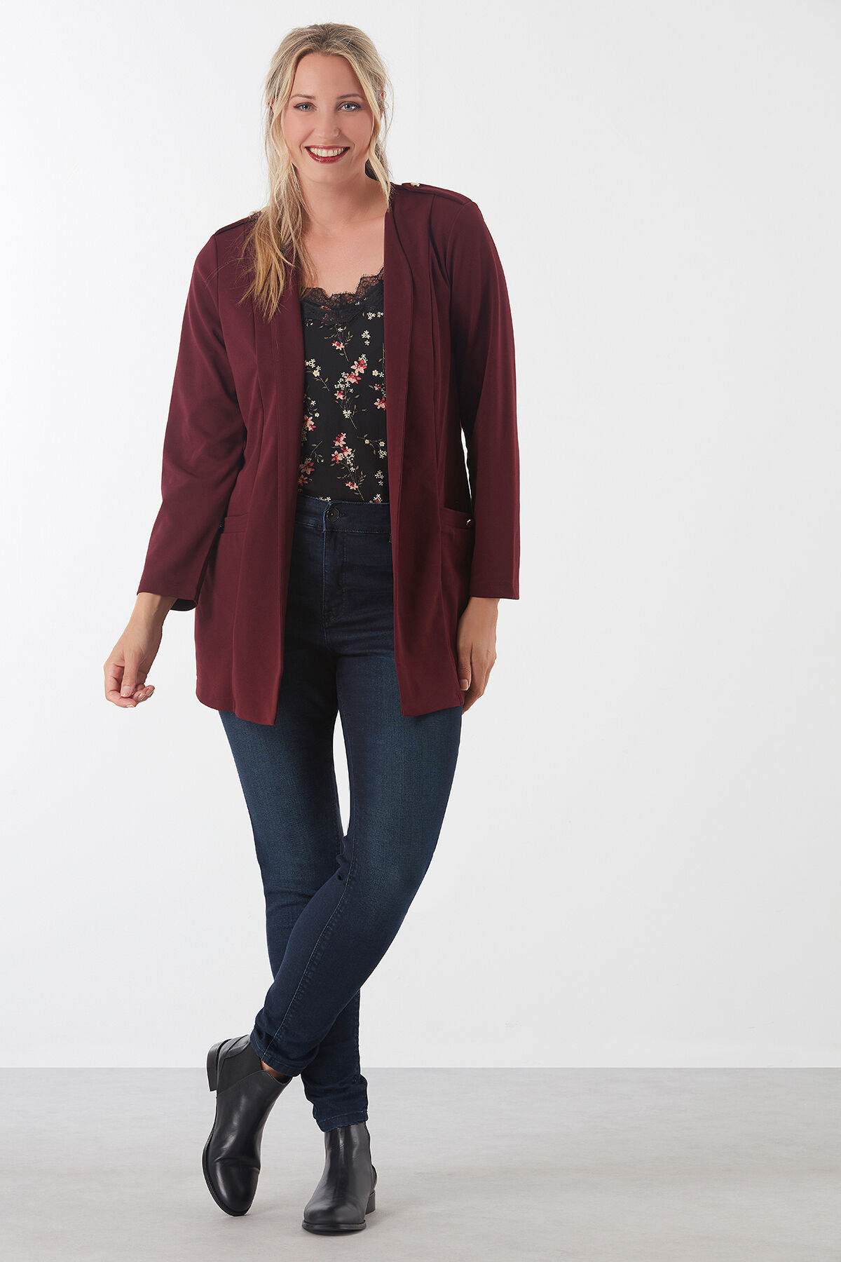 Veste blazer long avec d&eacute;tails sur les &eacute;paules image number 3