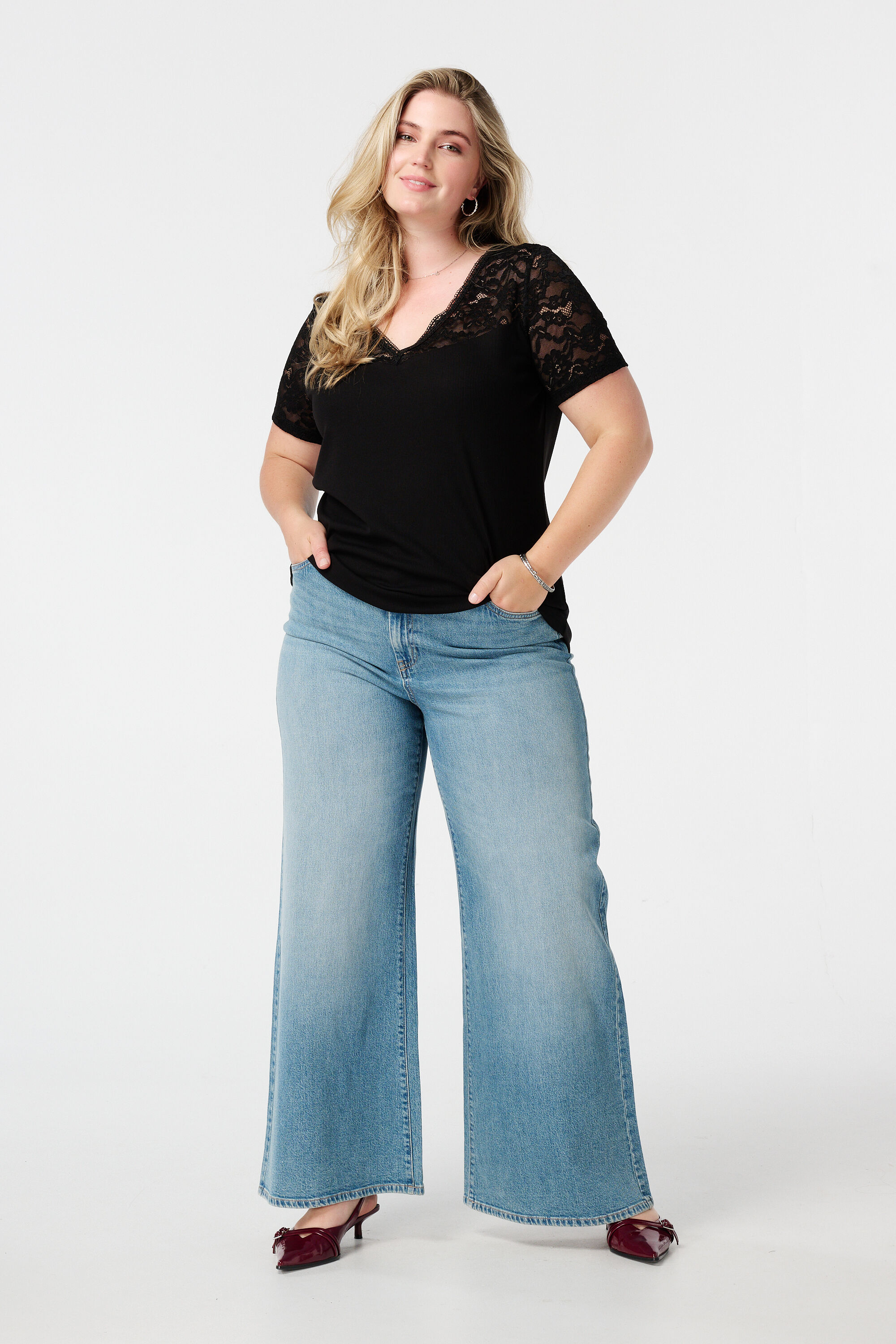 T-shirt c&ocirc;tel&eacute; avec dentelle image number 5