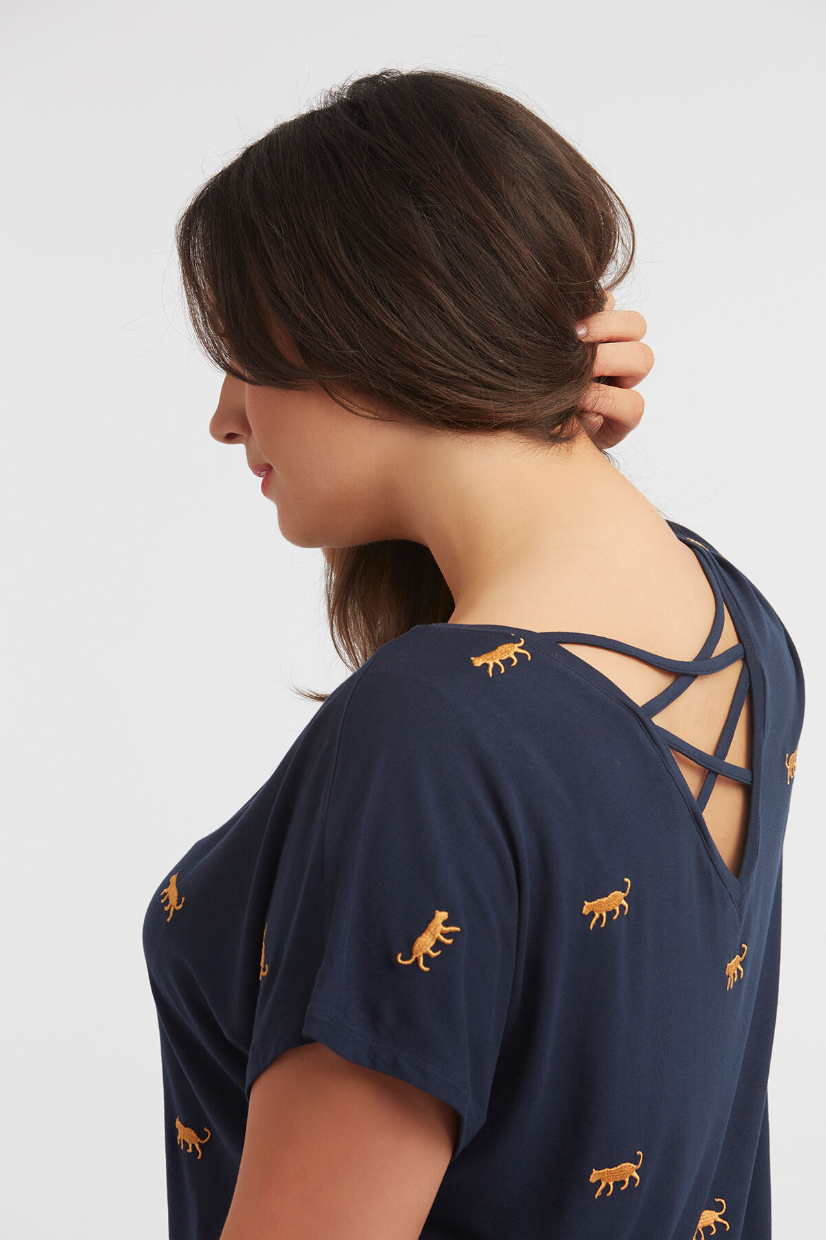 T-shirt brod&eacute; avec bretelles crois&eacute;es image number 3