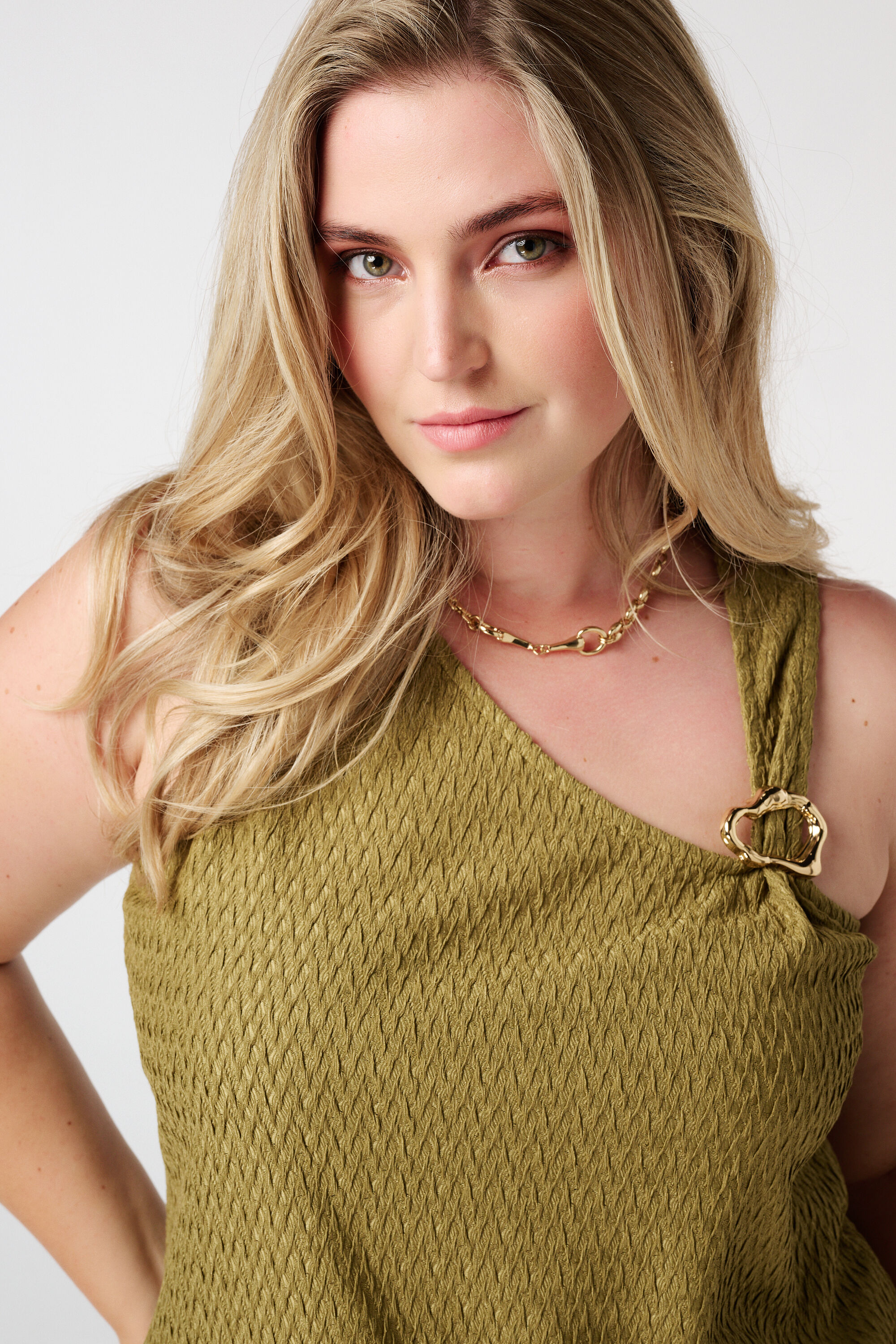 Top asym&eacute;trique avec d&eacute;tails d&eacute;coratifs image number 4