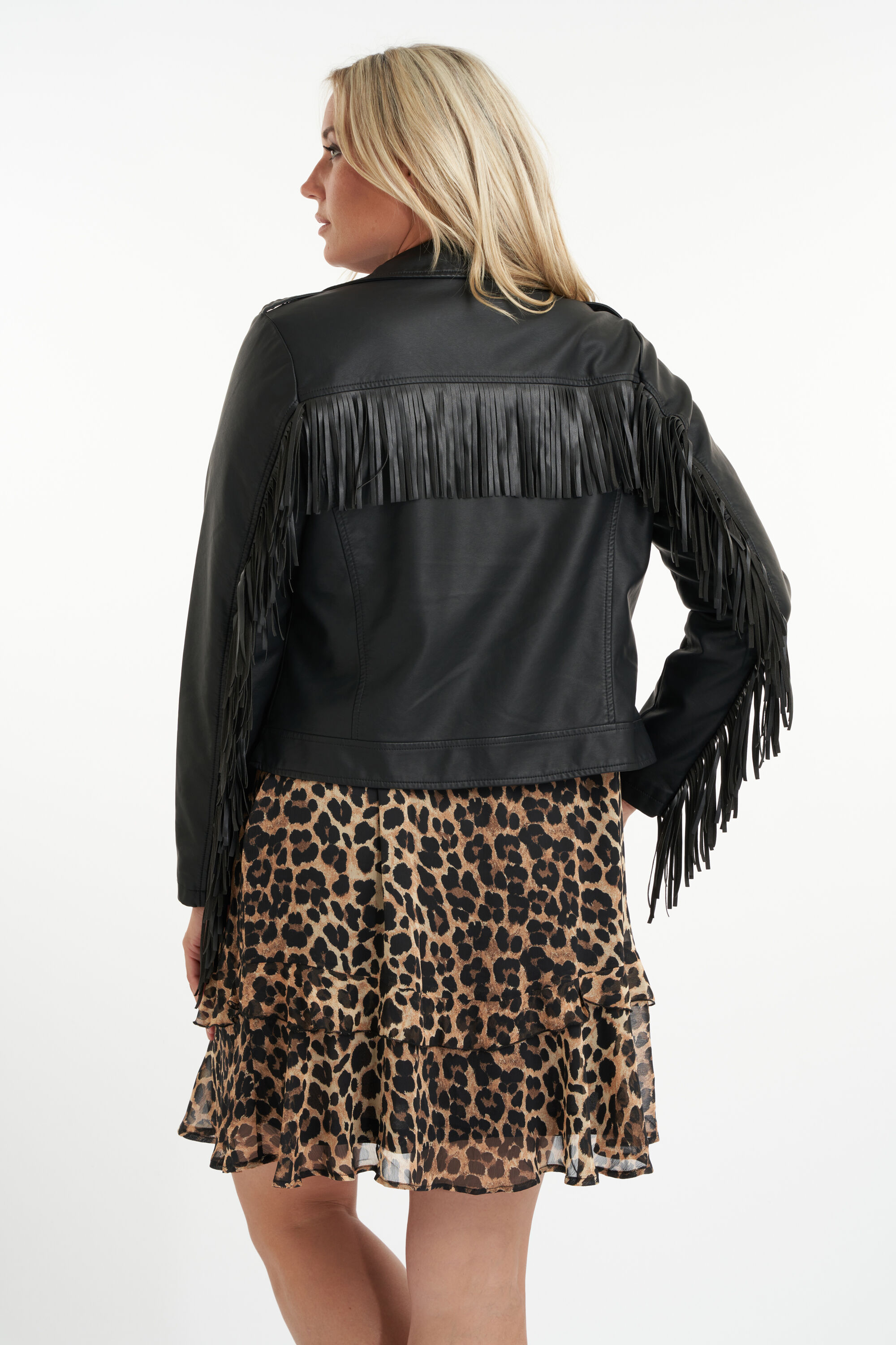 Manteau en simili-cuir avec des volants  image number 4