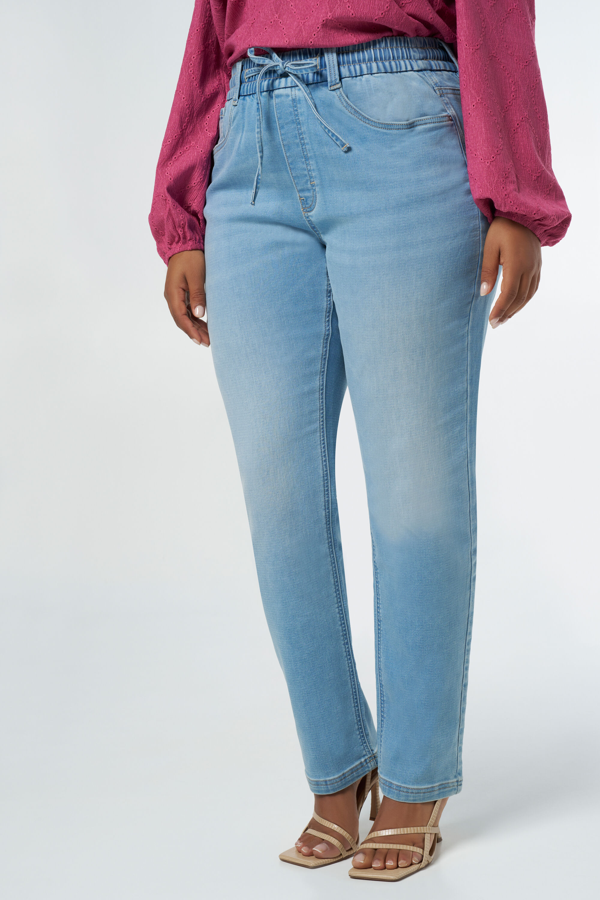 Pantalon jogger en denim image number 5