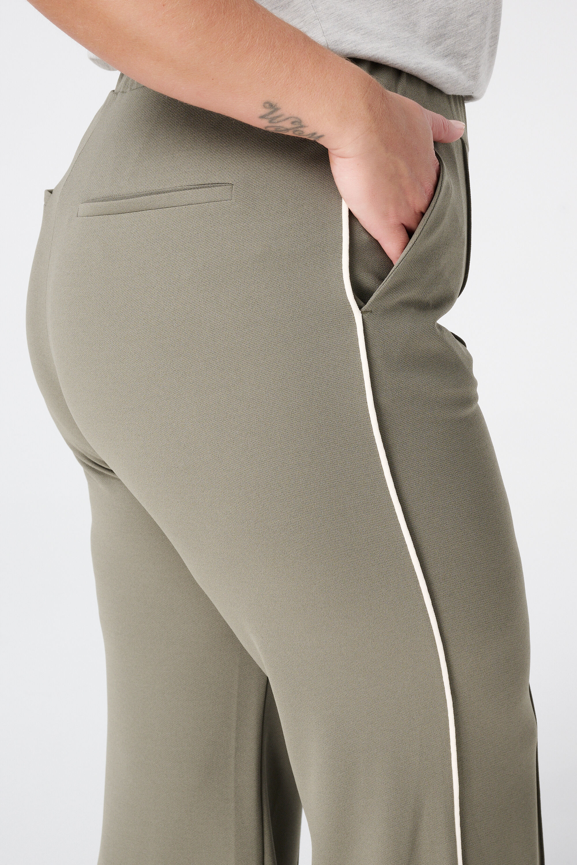 Jean avec coutures fantaisie image number 4