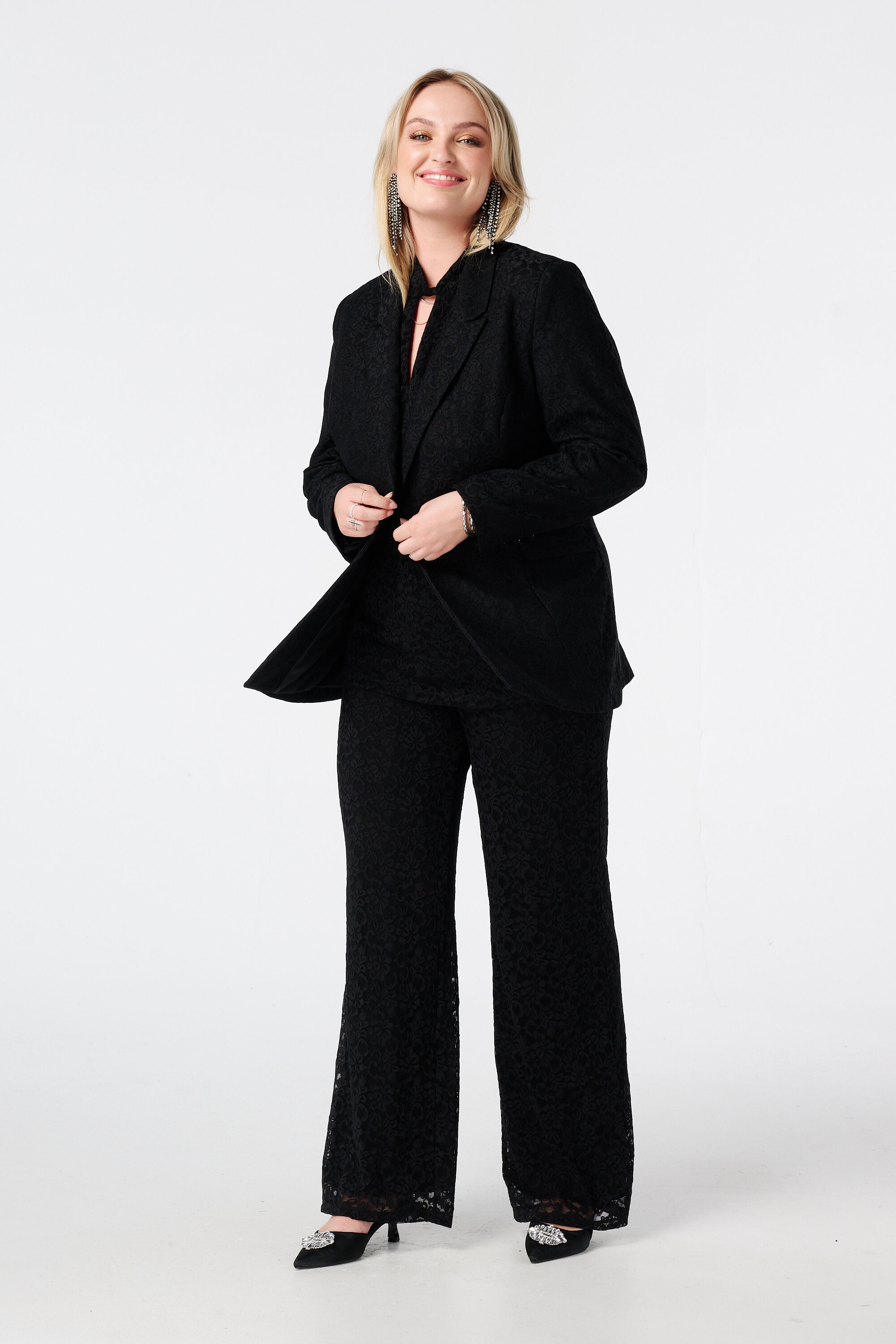 Blazer cintr&eacute; en dentelle image number 5