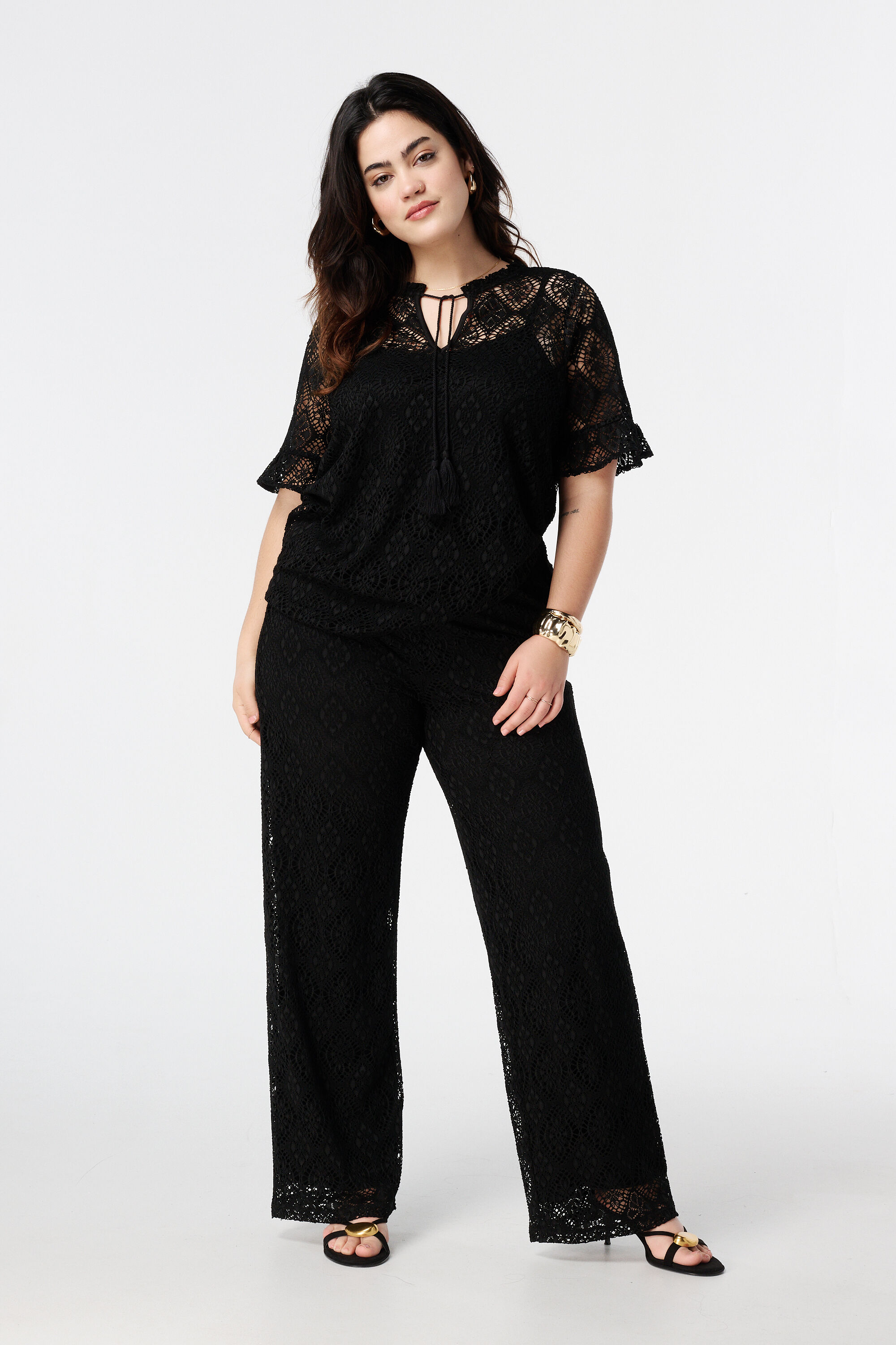 Haut en dentelle avec manches courtes  image number 5