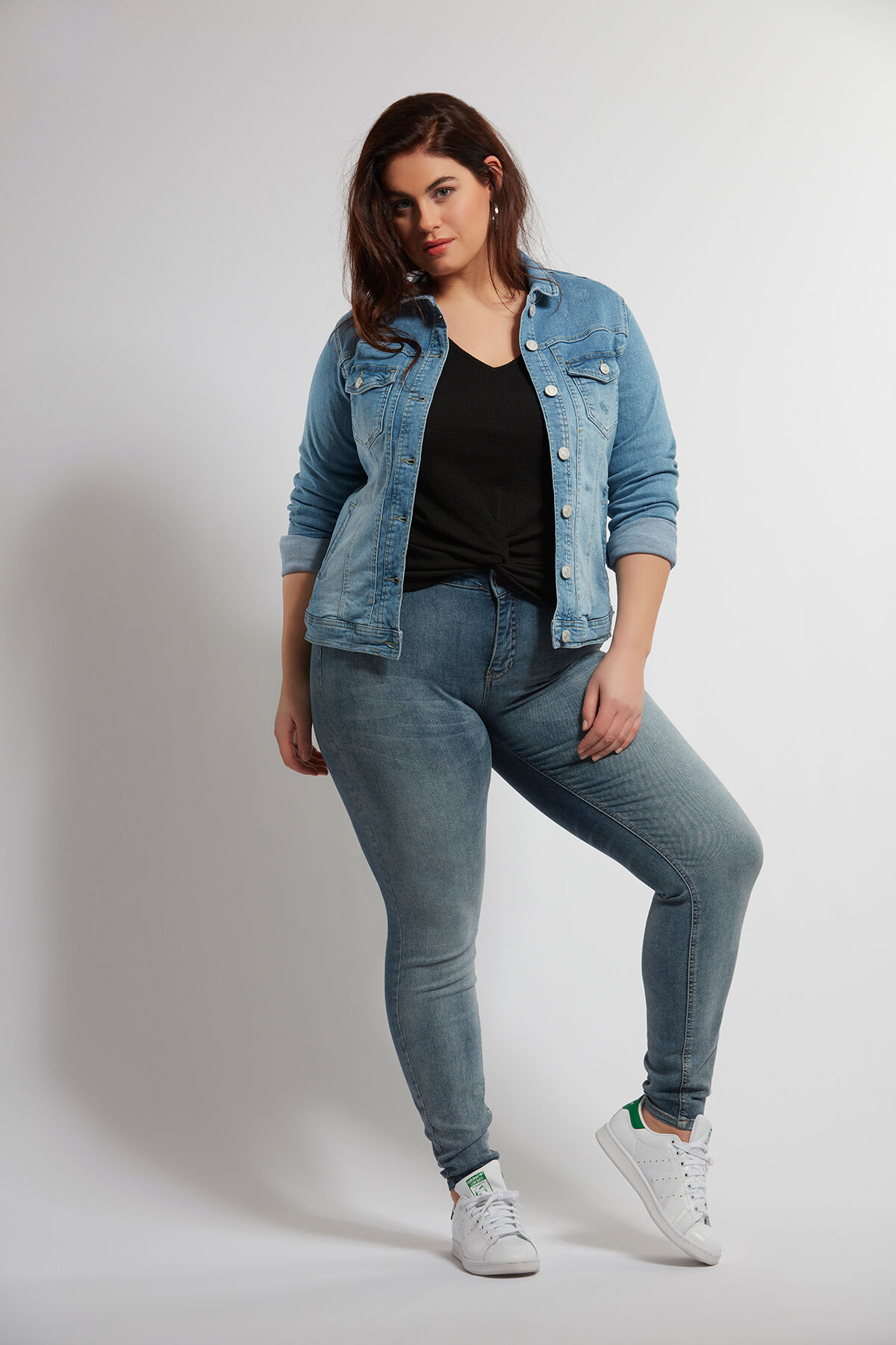 Chemise tricot&eacute;e avec d&eacute;tail nou&eacute; image number 4