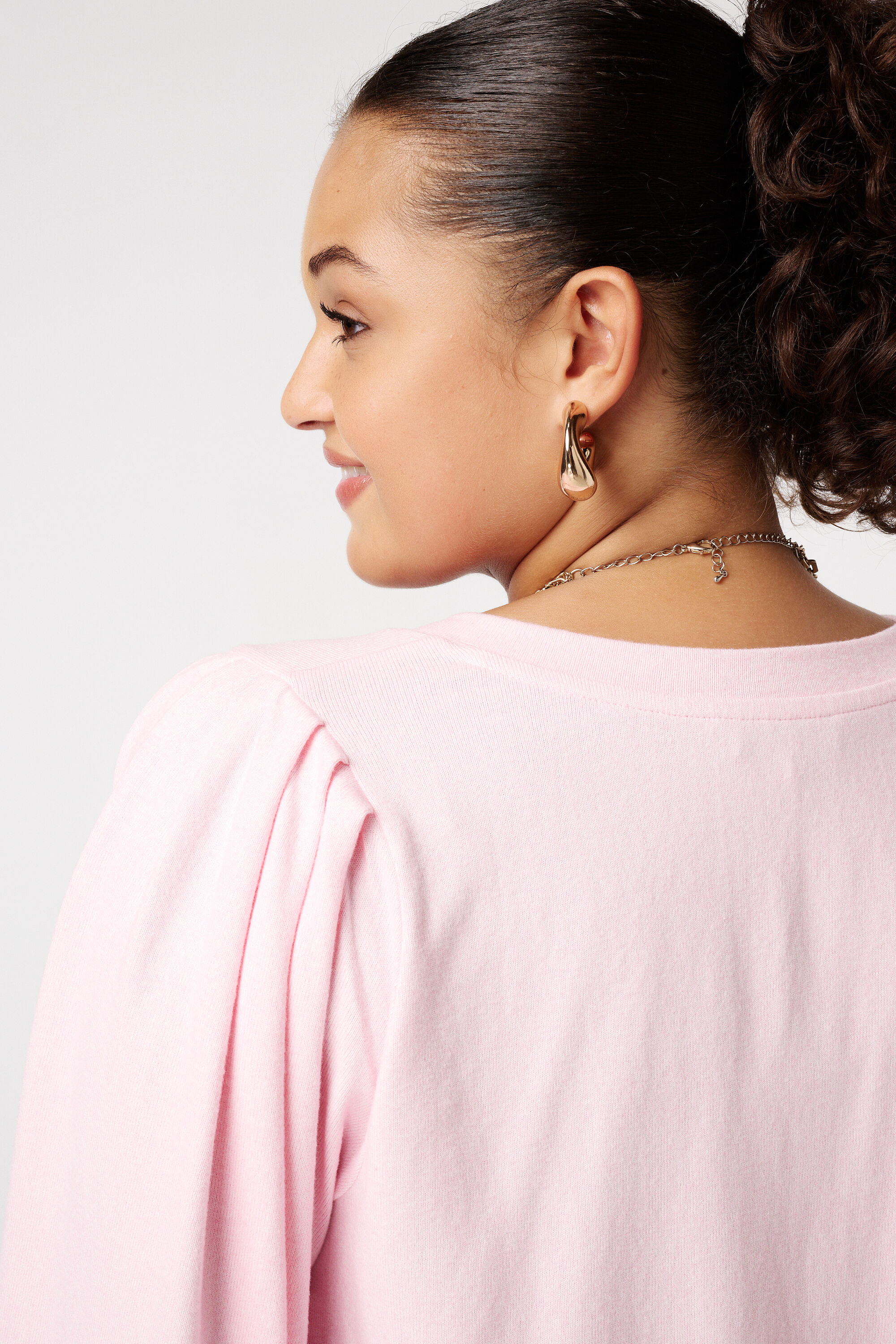 Pull finement tricot&eacute; &agrave; manches bouffantes image number 4