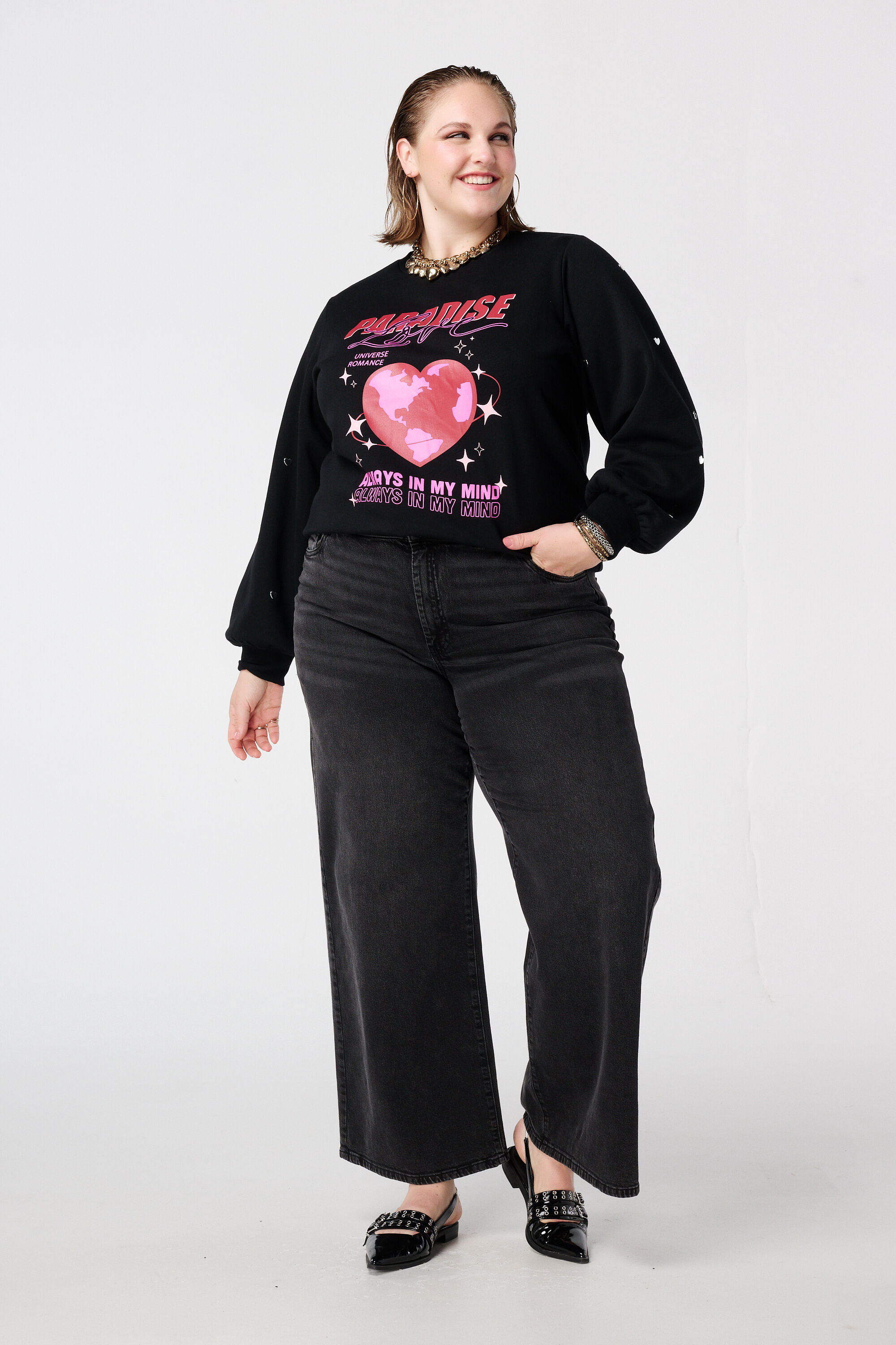 Sweat-shirt imprim&eacute; avec c&oelig;urs image number 5