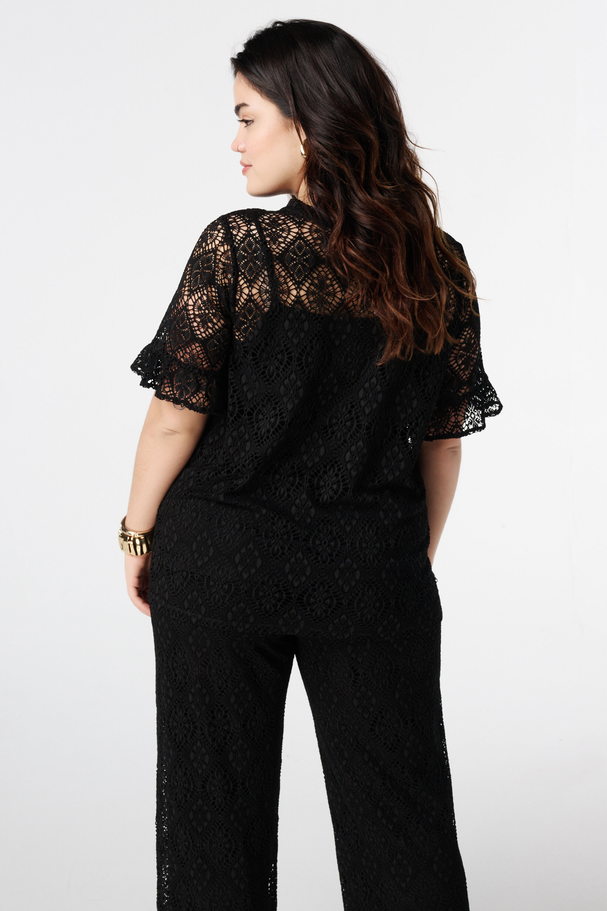 Haut en dentelle avec manches courtes  image number 3