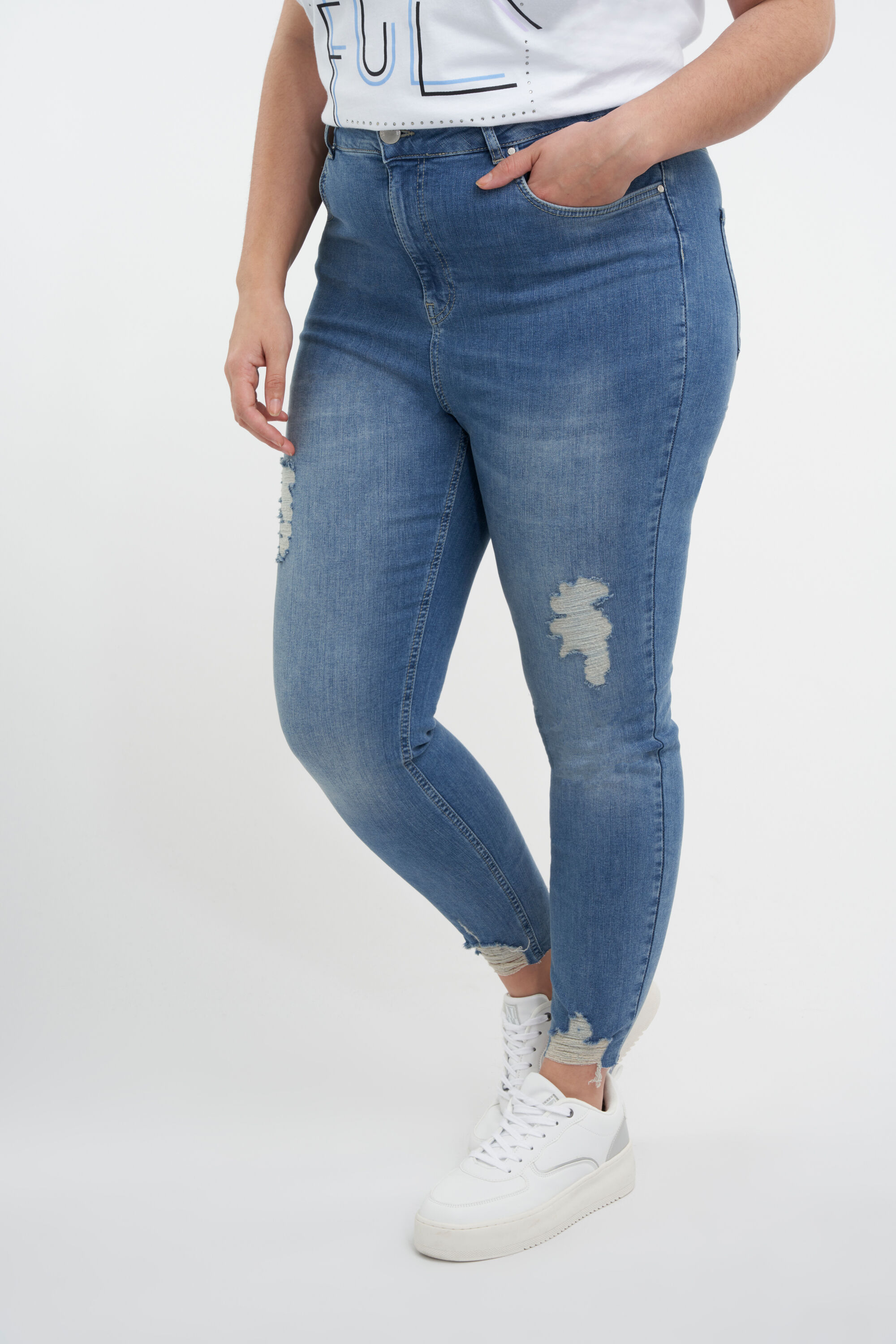 Jeans avec d&eacute;chirures image number 5