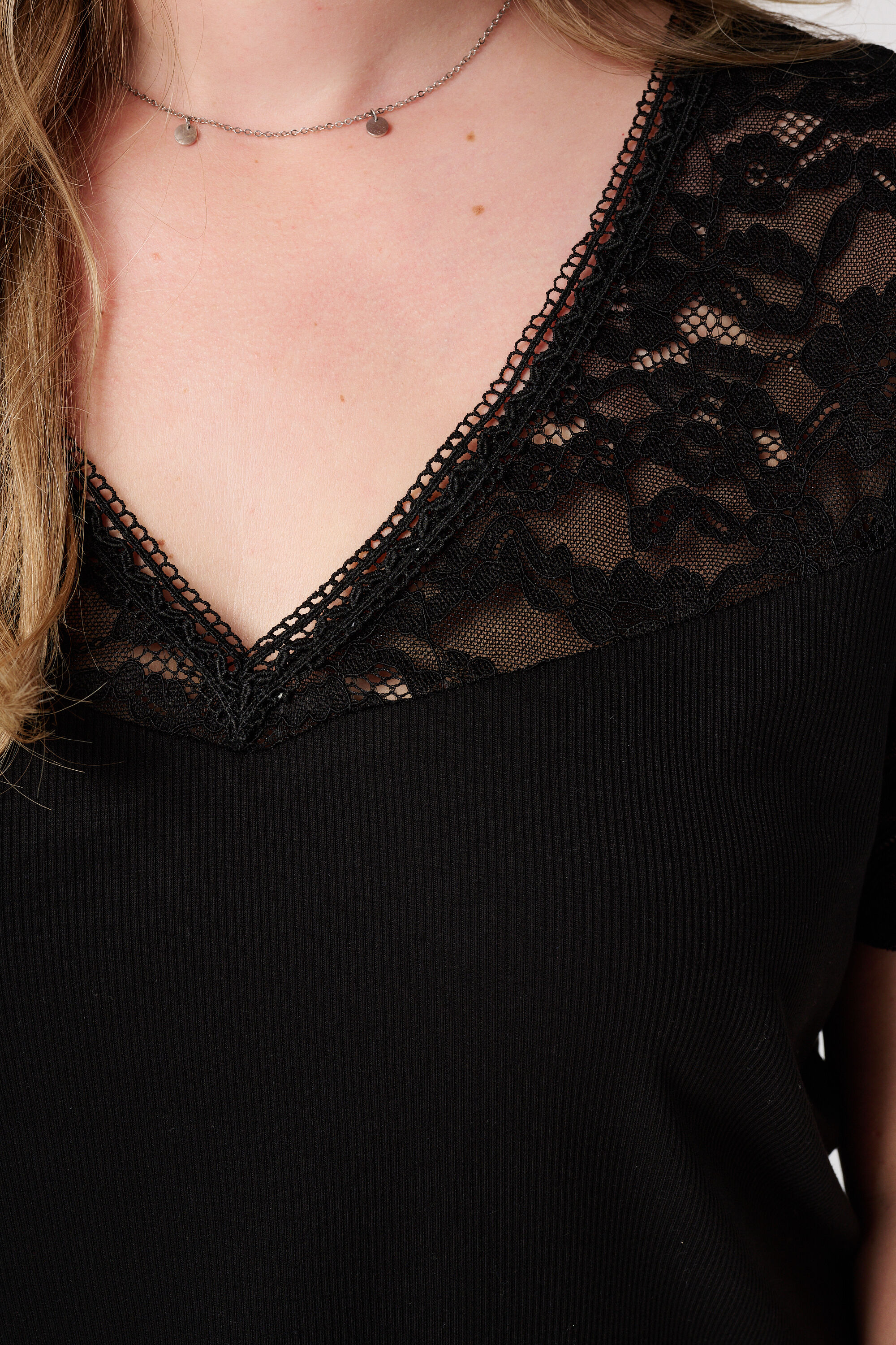 T-shirt c&ocirc;tel&eacute; avec dentelle image number 6