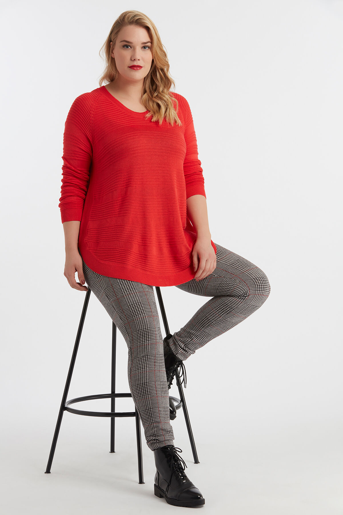 Pull-over fin avec motifs c&ocirc;tel&eacute;s image number 3