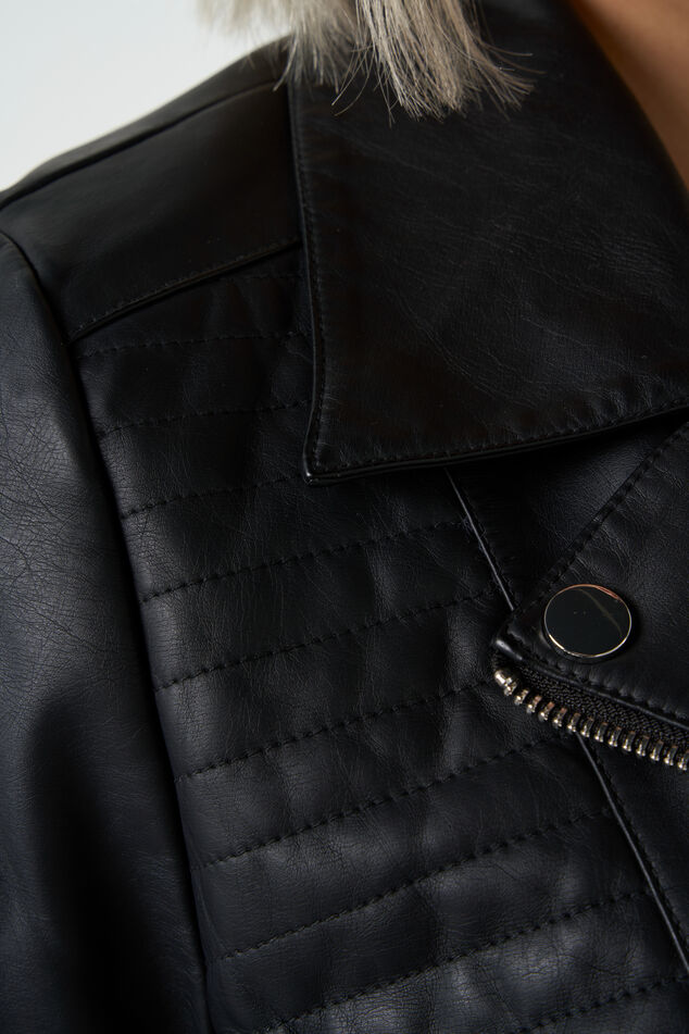 Veste avec un aspect cuir et des détails argentés. image number 4