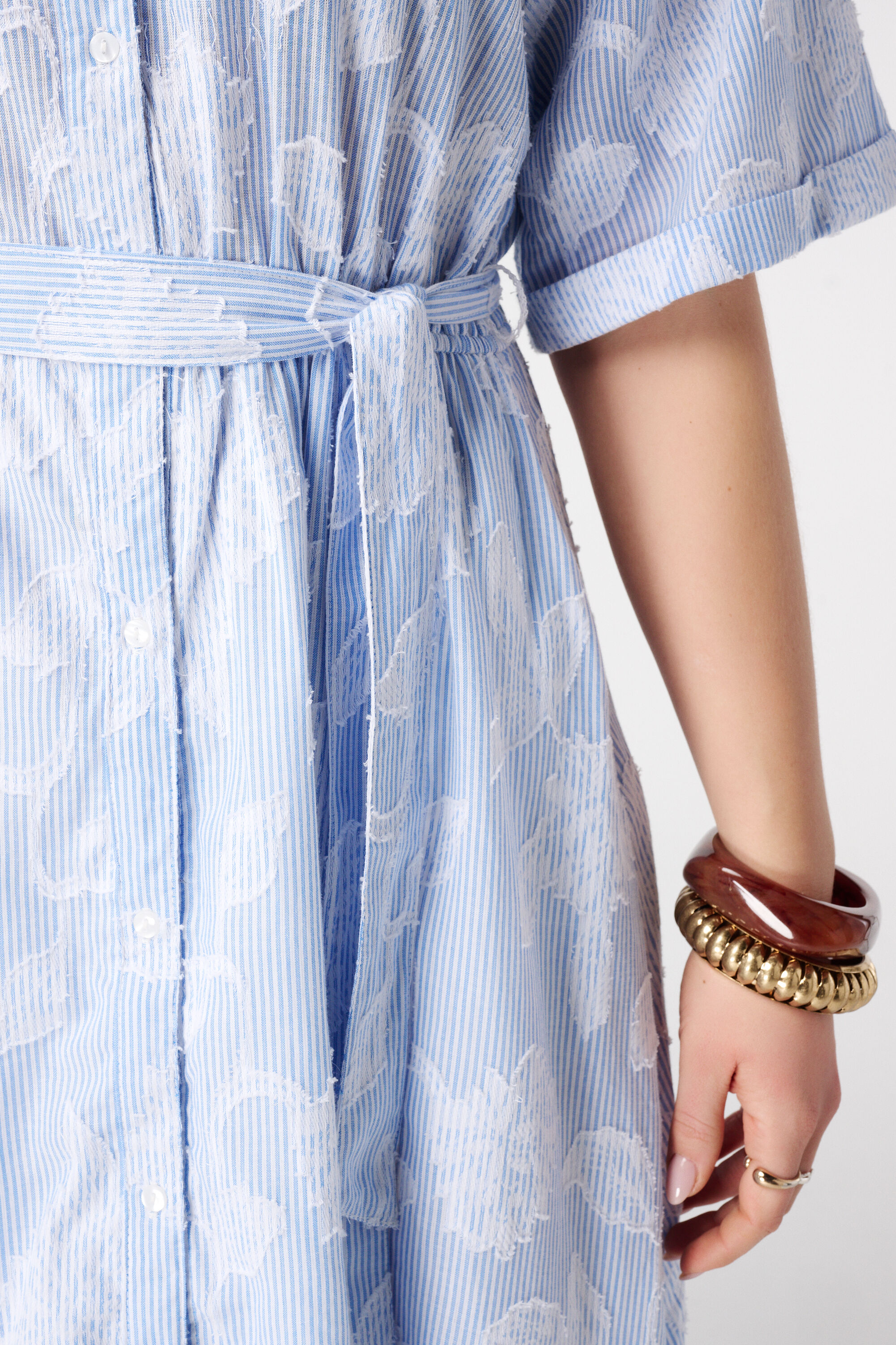 Robe ray&eacute;e &agrave; motif floral image number 5