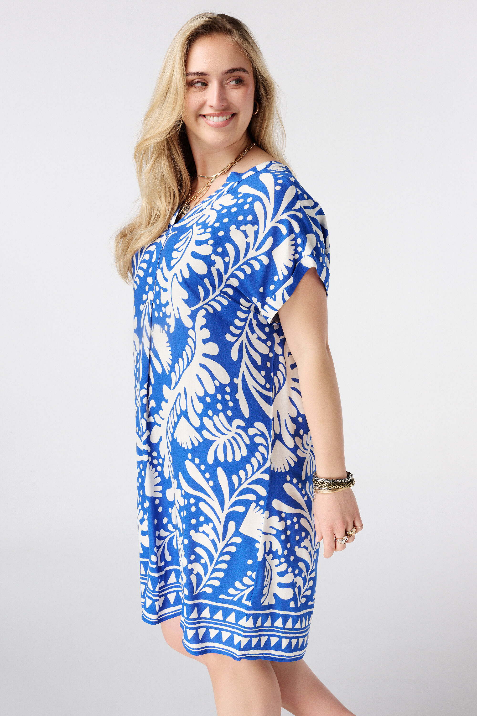 Robe &agrave; encolure en V image number 5