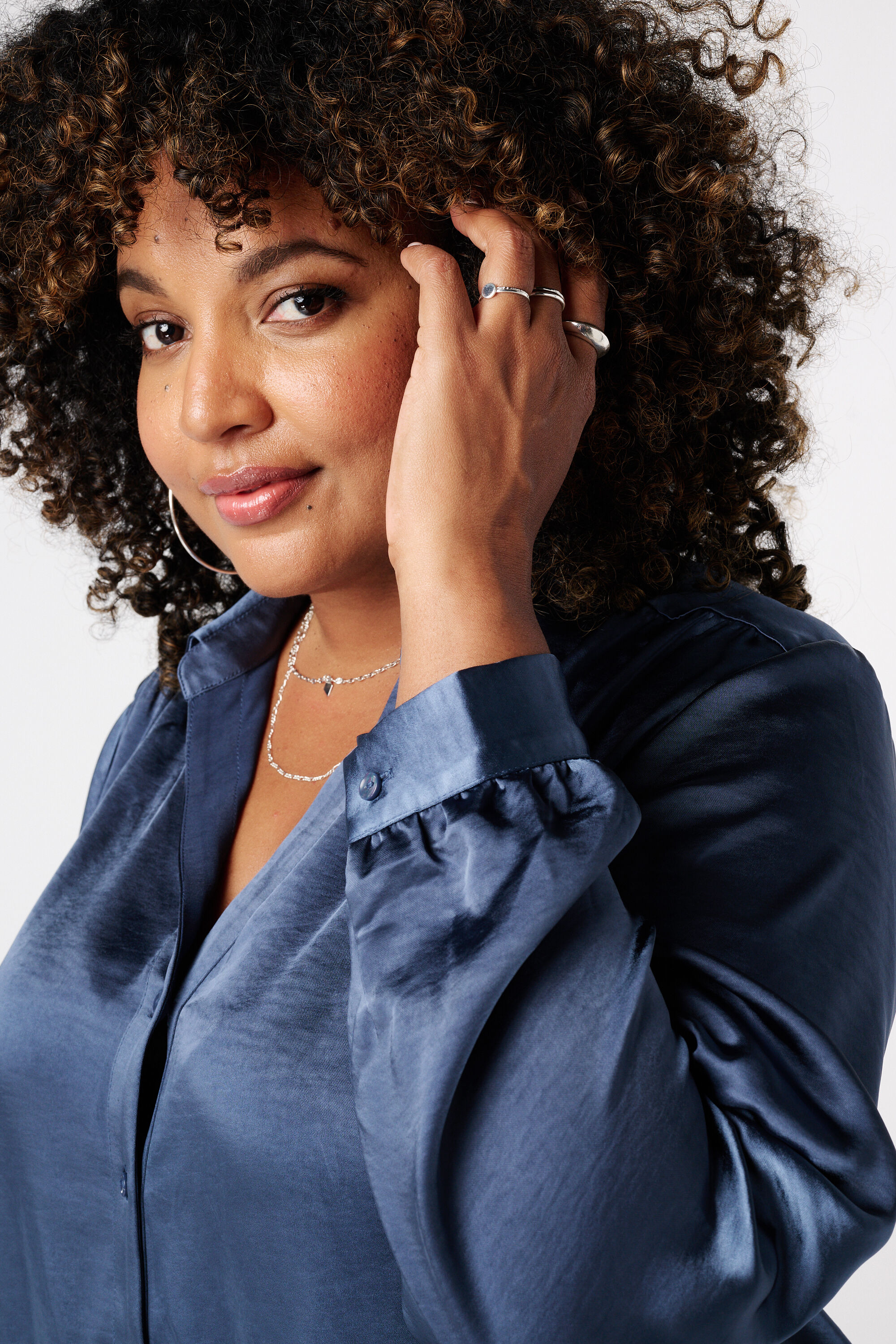 Blouse aspect satin&eacute; image number 4