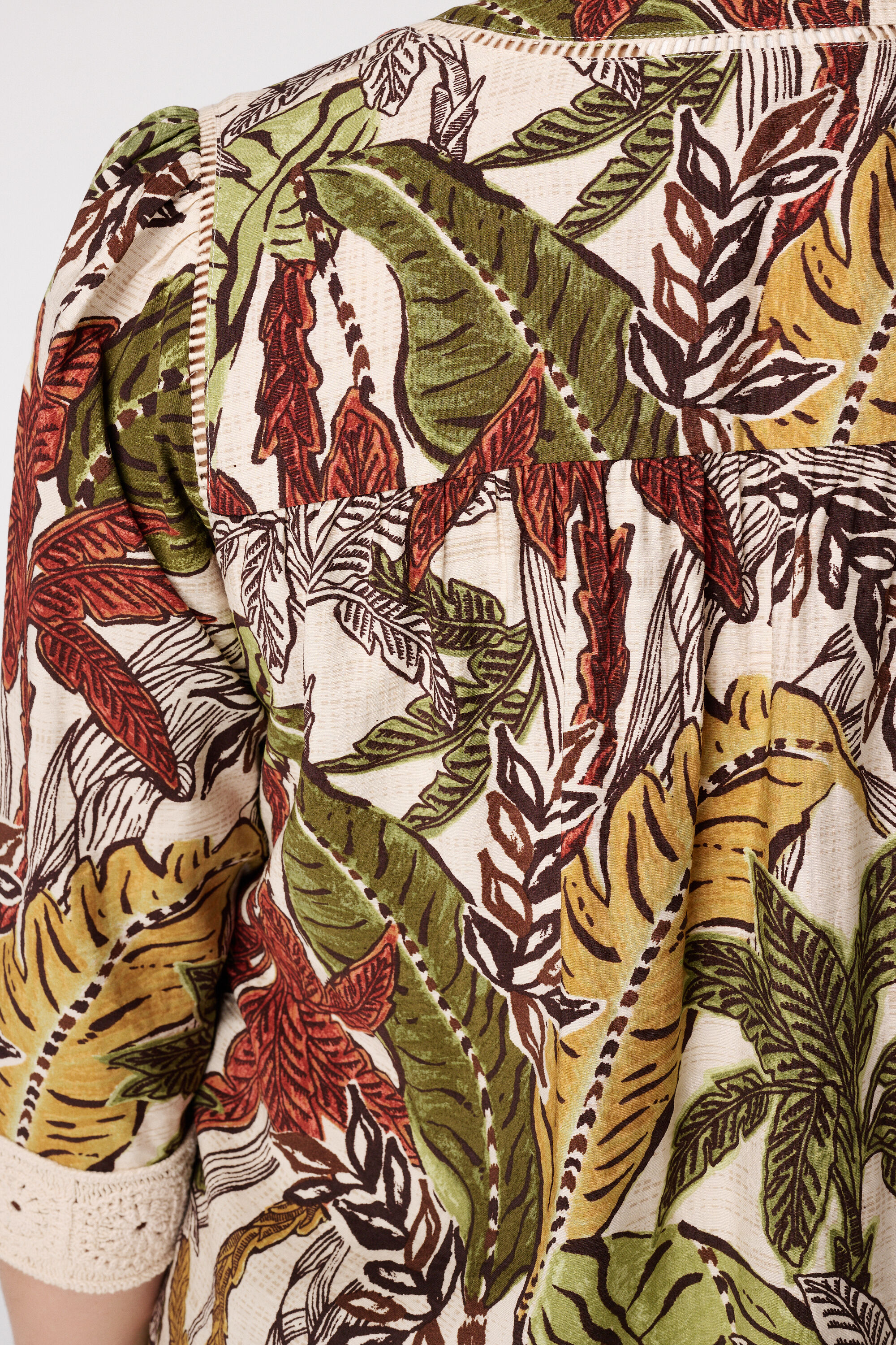 Blouse avec d&eacute;tails en dentelle image number 6