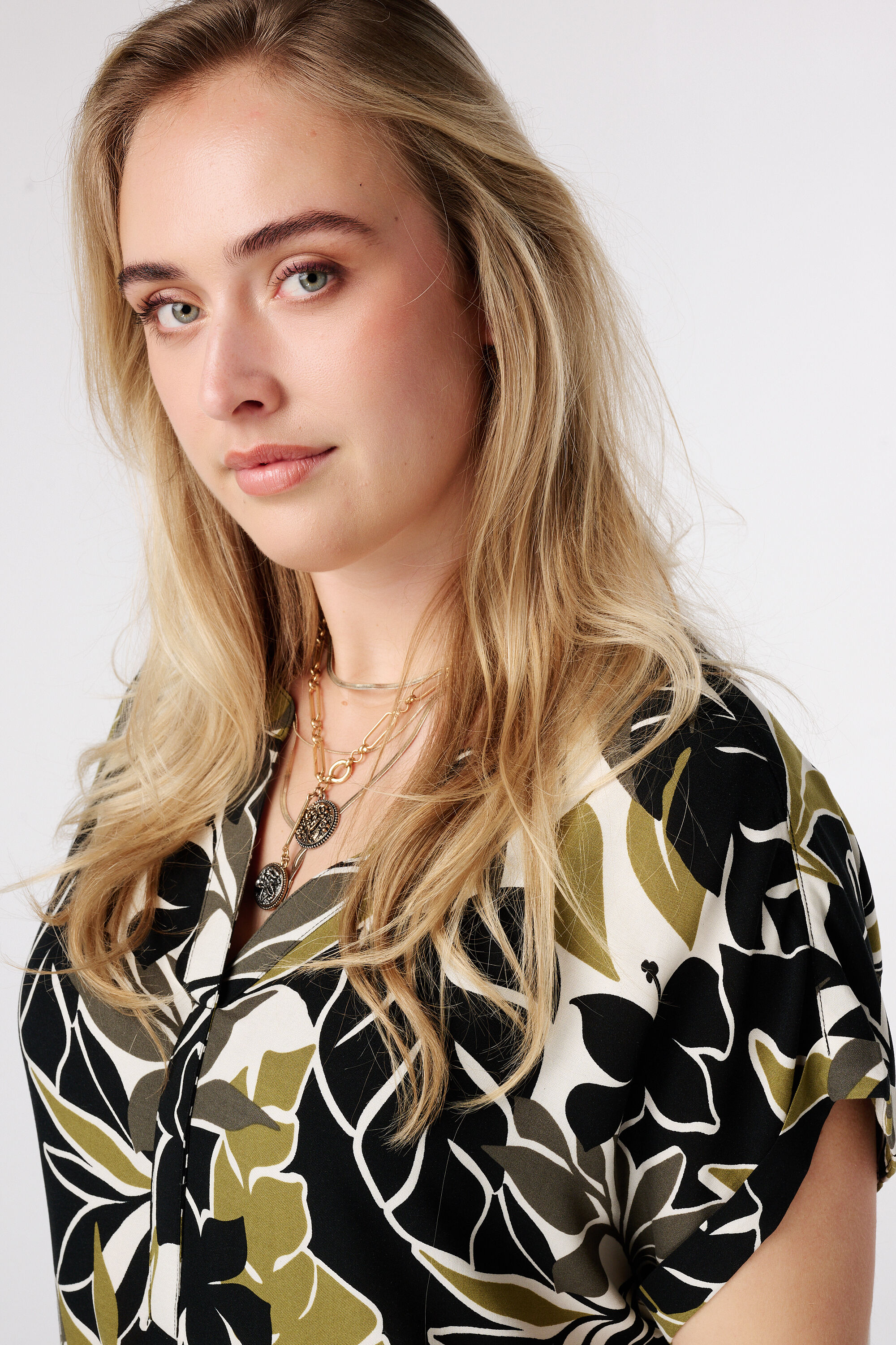 Robe &agrave; encolure en V image number 4