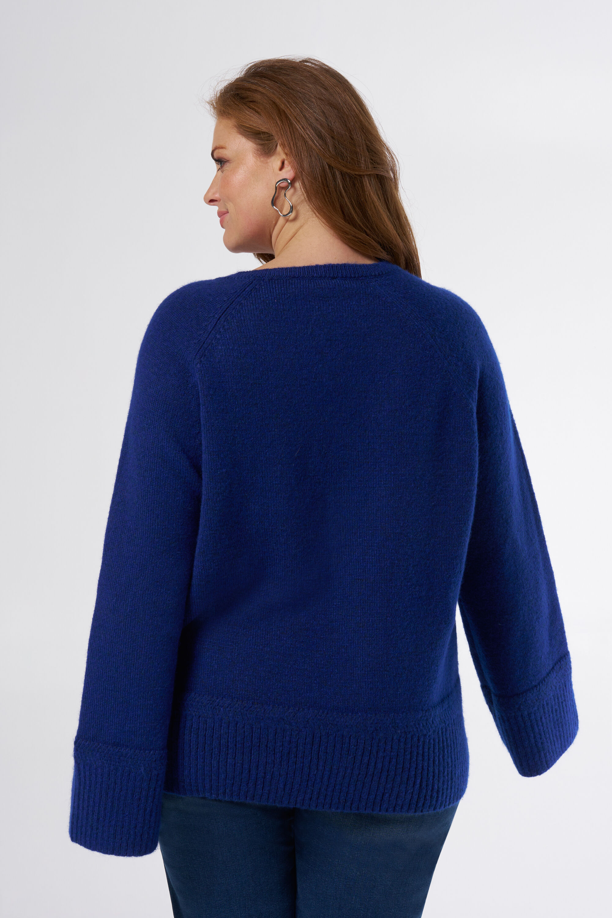 Pull en maille avec col en V image number 3