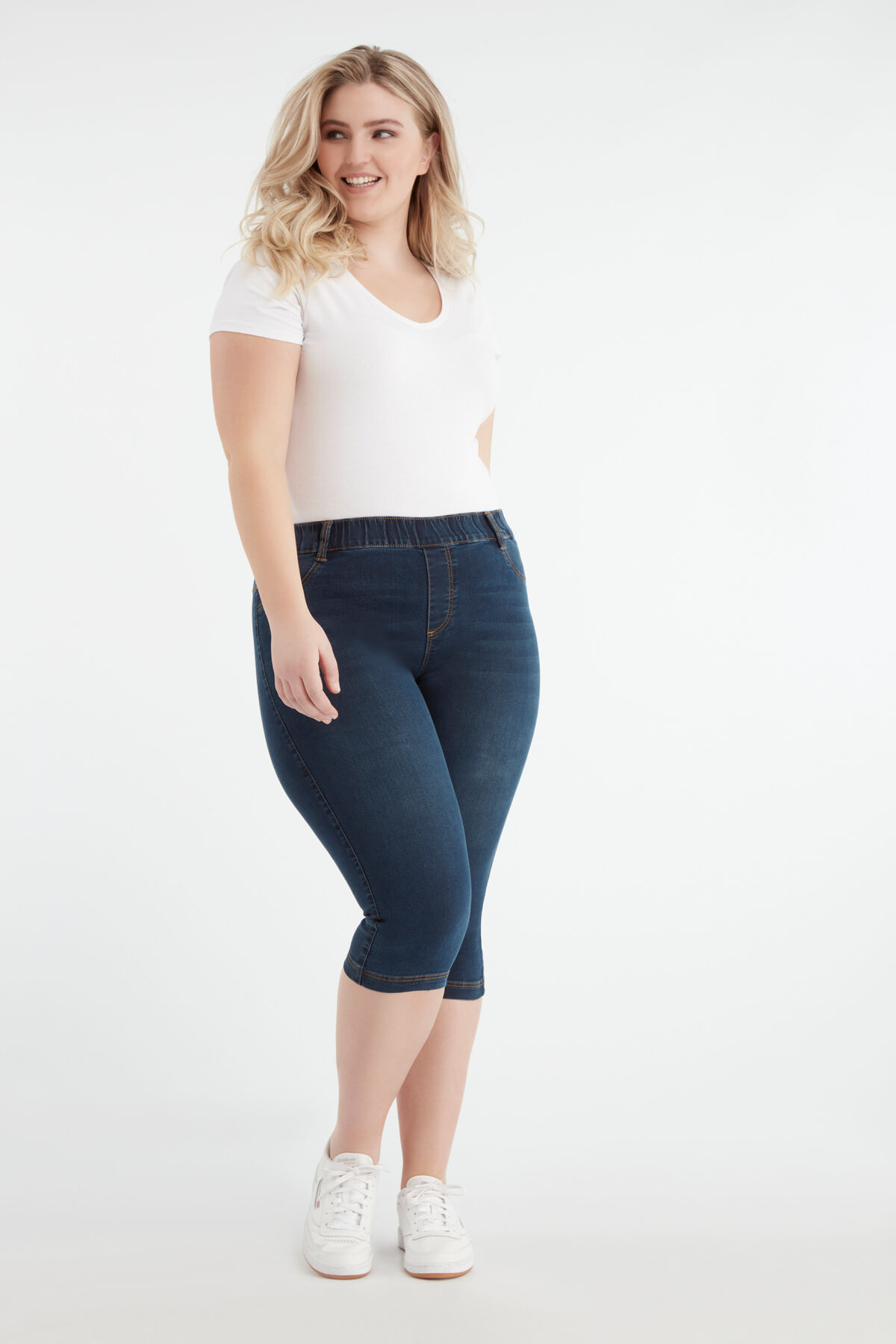 Tregging court POPPY image number 6