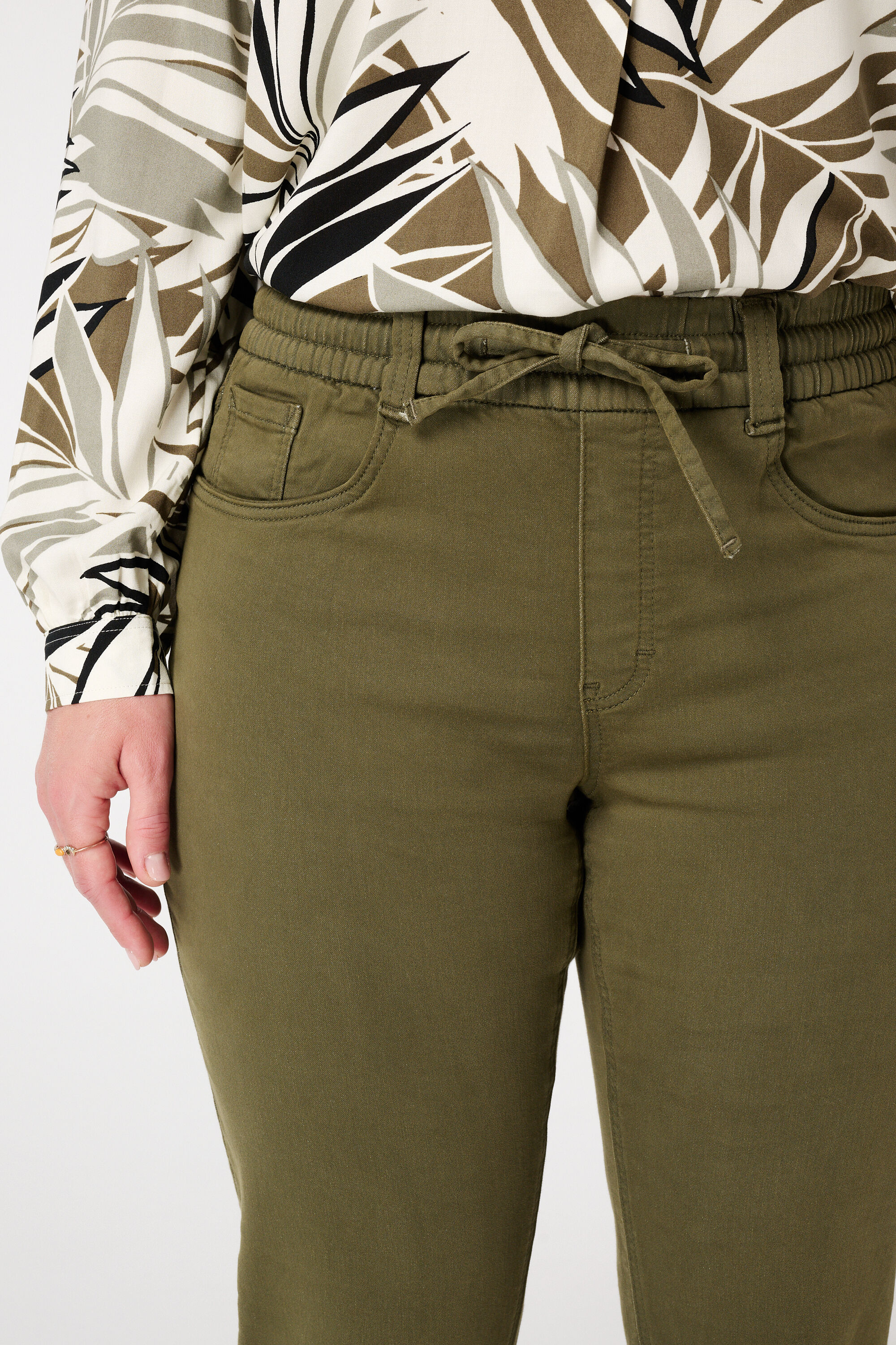 Jean droit avec taille &eacute;lastique image number 4