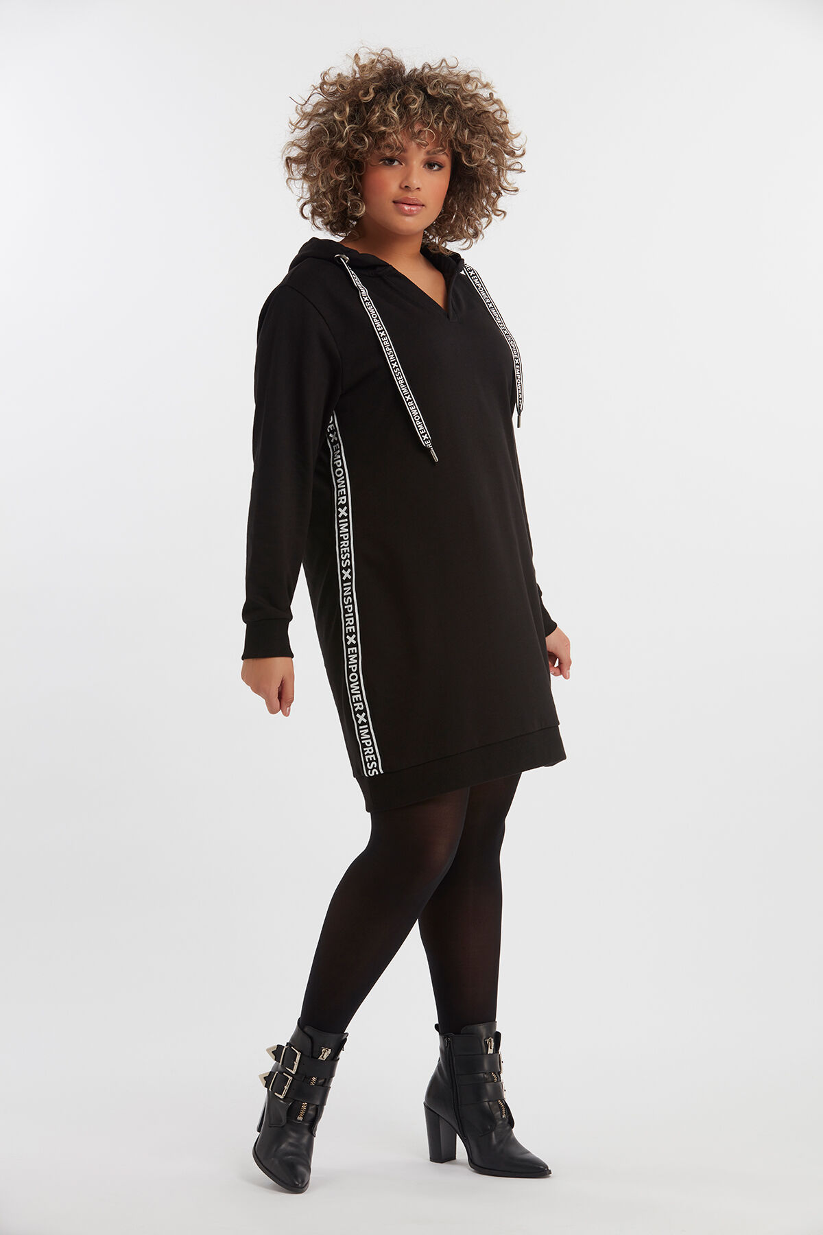 Robe pull &agrave; rayure sportive  image number 4