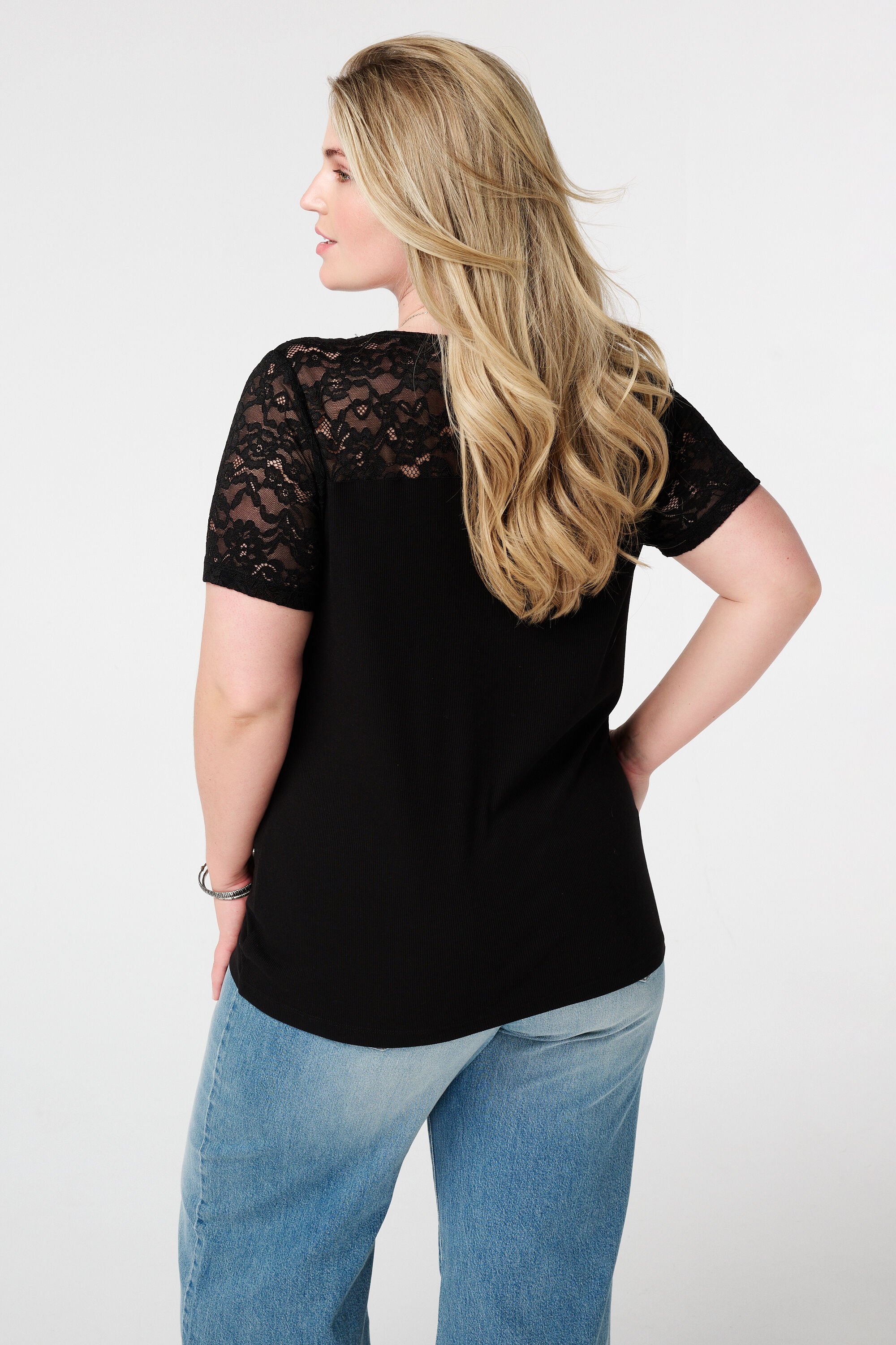 T-shirt c&ocirc;tel&eacute; avec dentelle image number 3