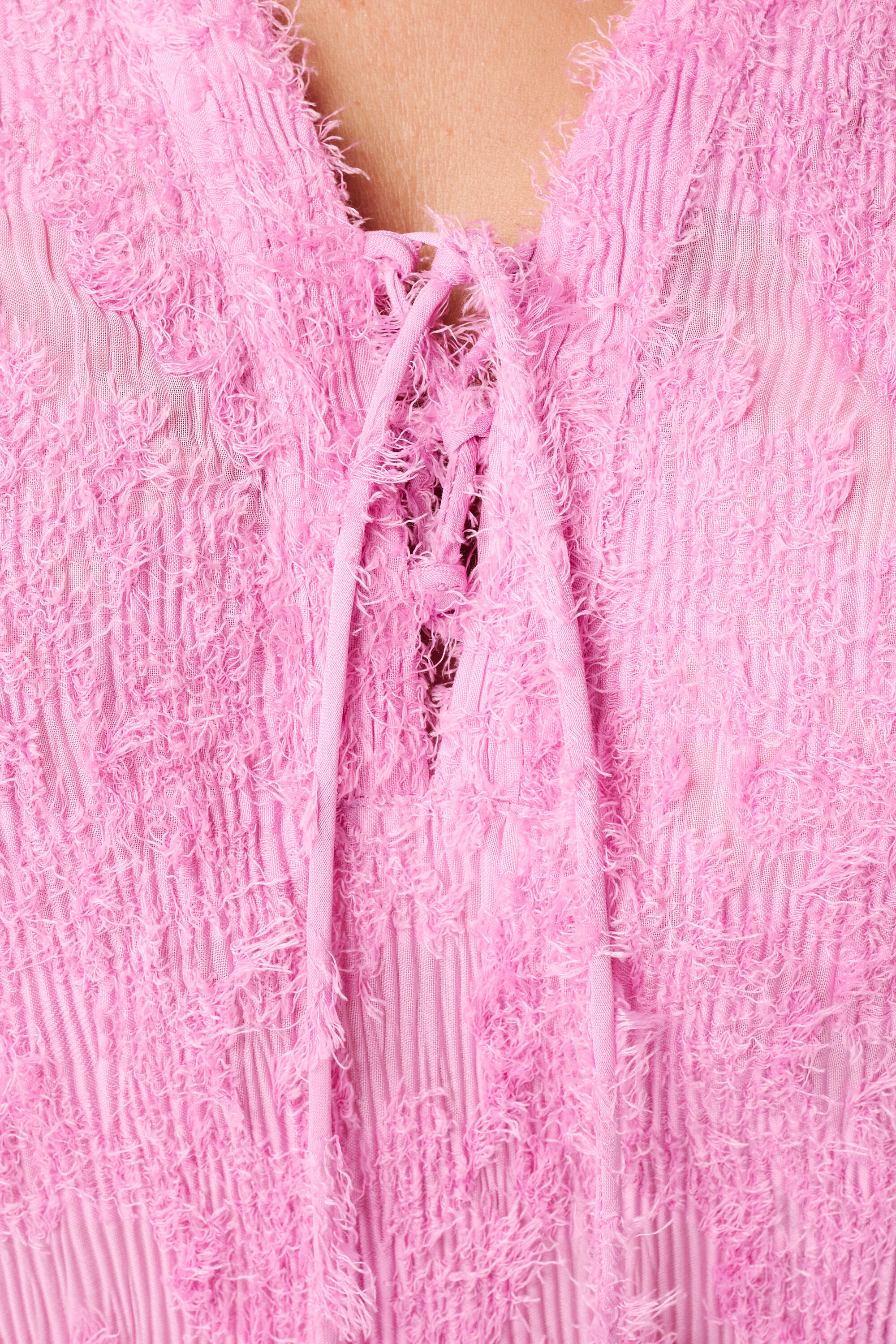 Blouse duveteuse &agrave; col en V image number 6