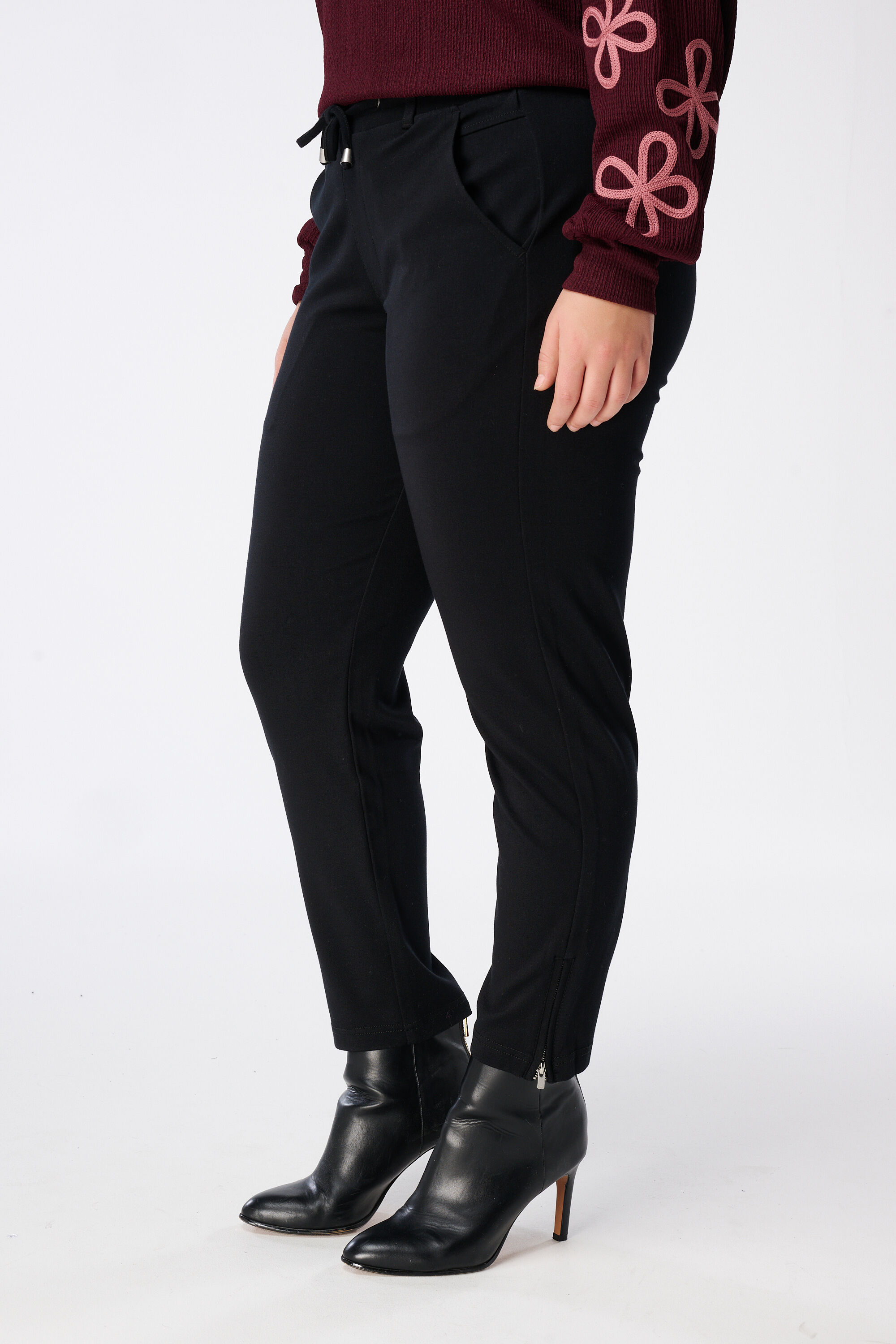 Pantalon avec cordon de serrage image number 4