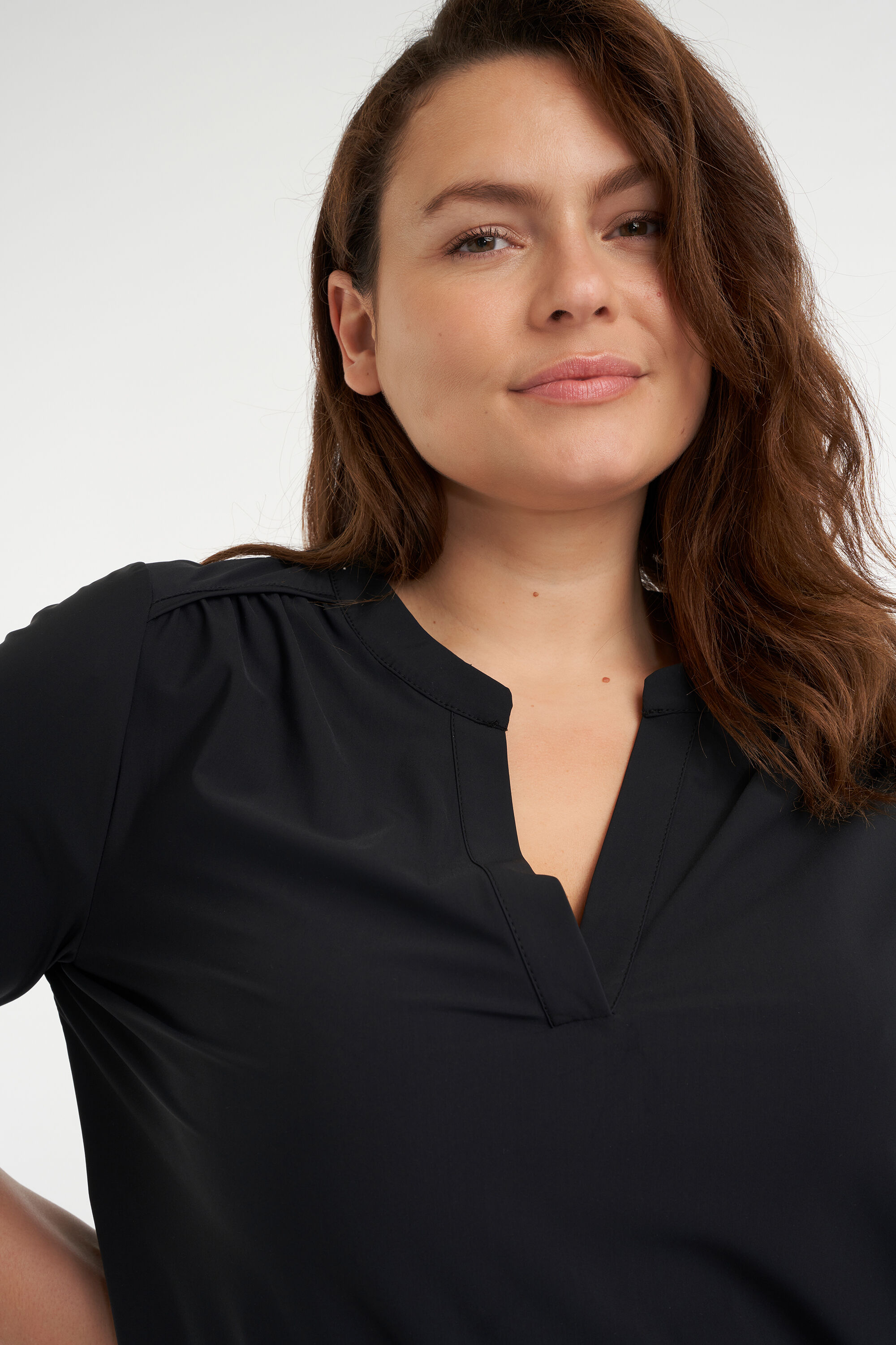 Robe avec col en V image number 5