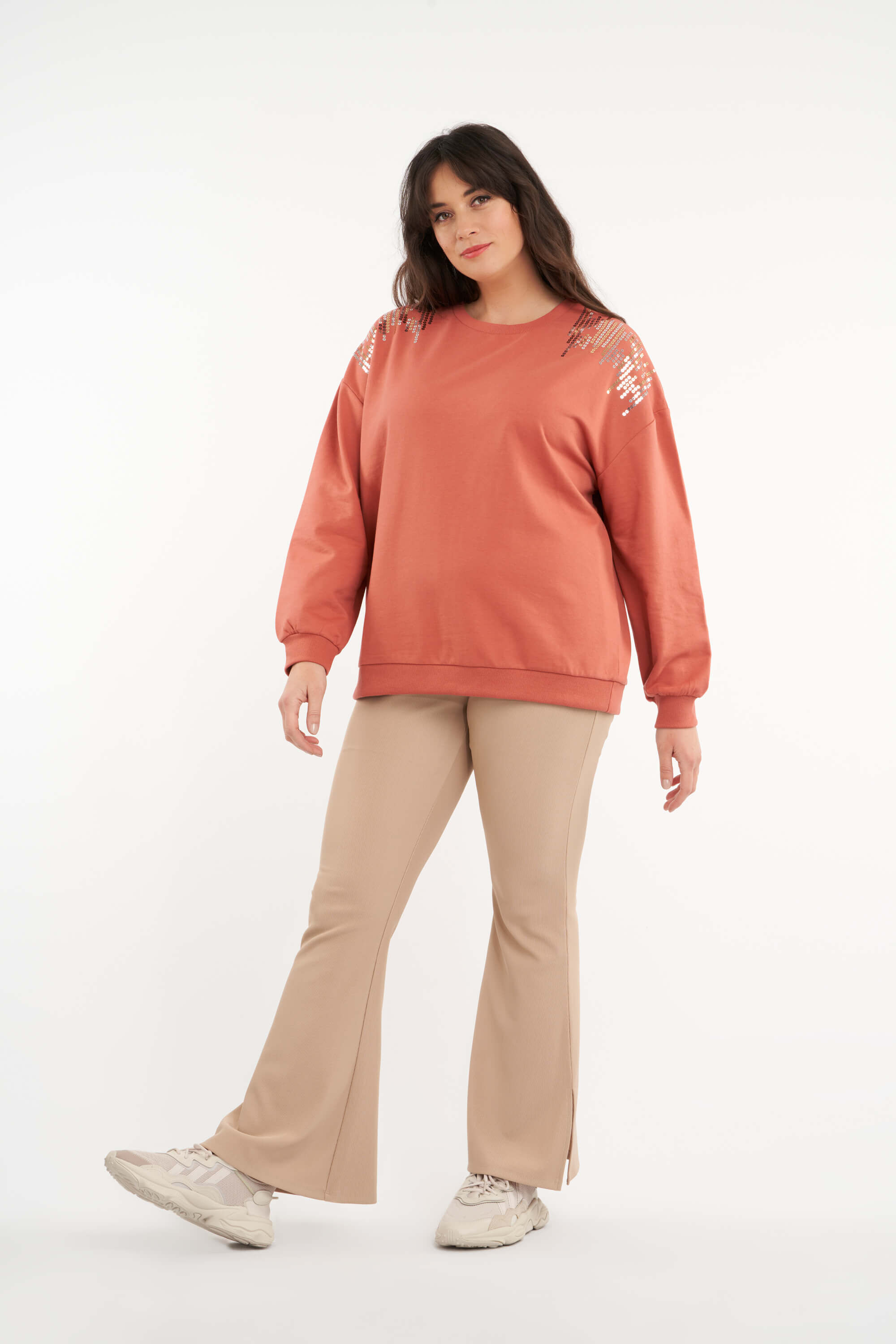 Pull avec des paillettes image number 6