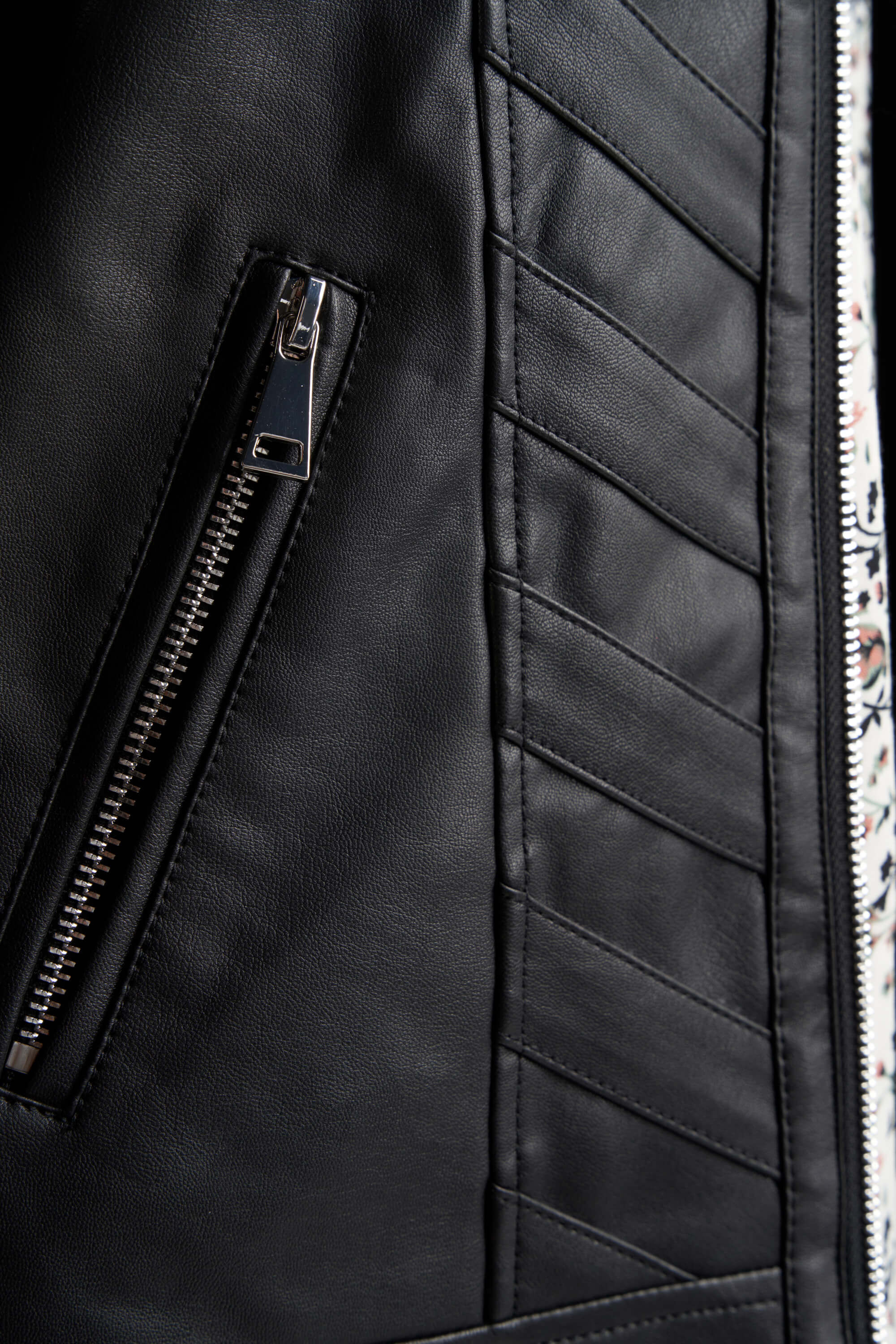 Veste motard en similicuir image number 4