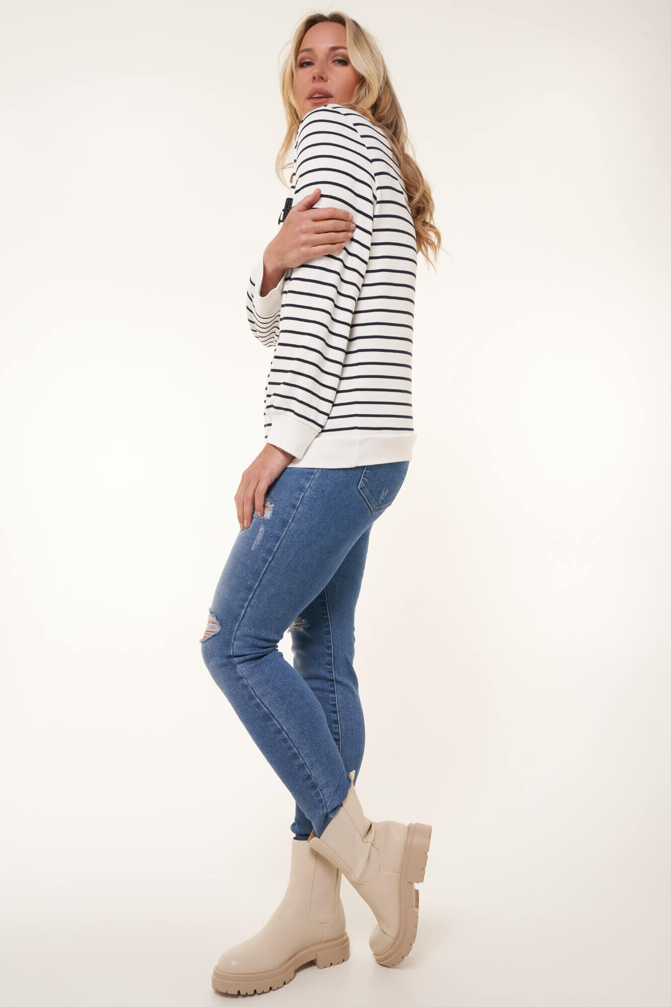 Pull ray&eacute; avec des illustrations image number 7