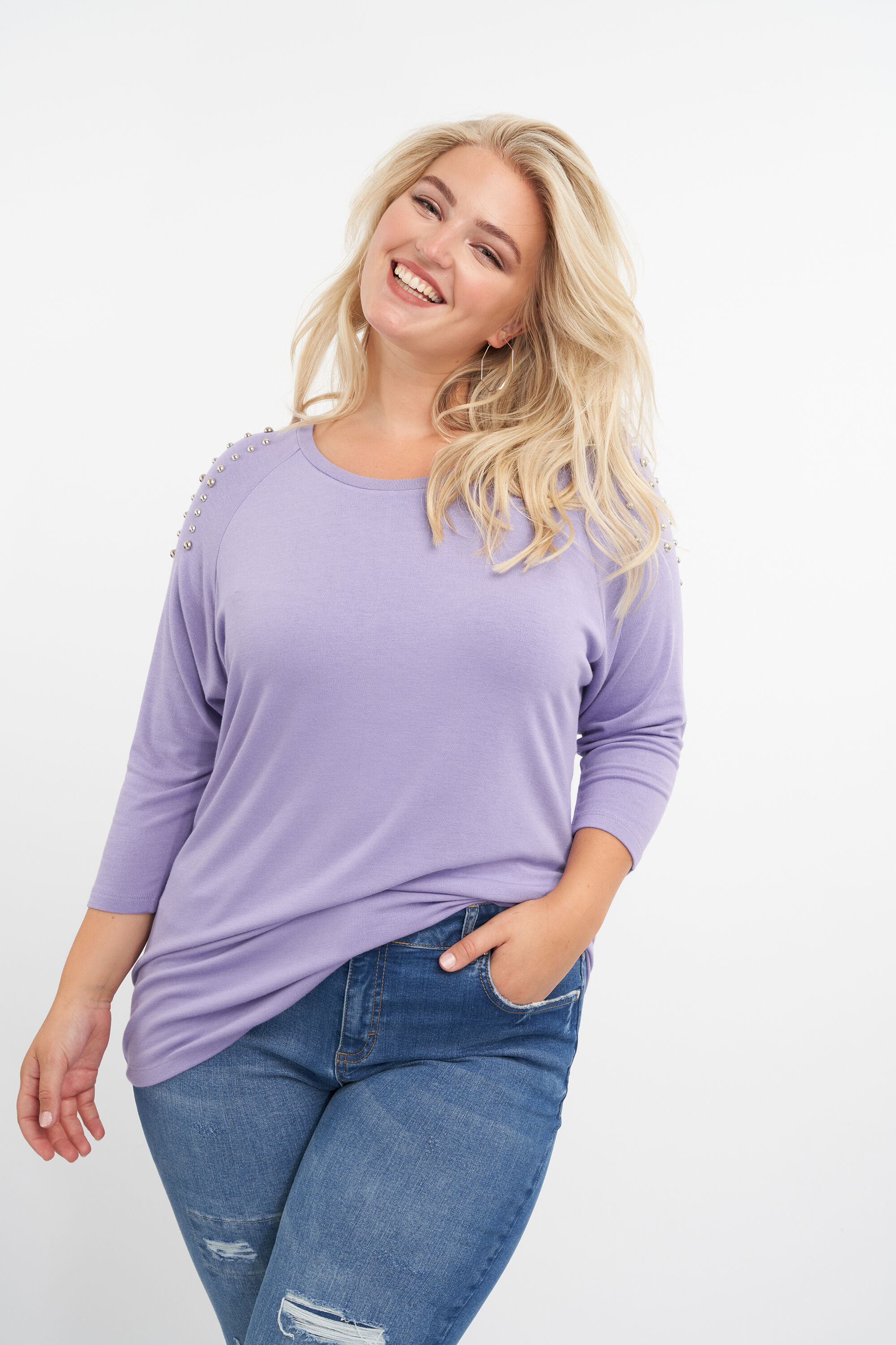 T-shirt &agrave; manches trois quarts et un d&eacute;cor &agrave; clous