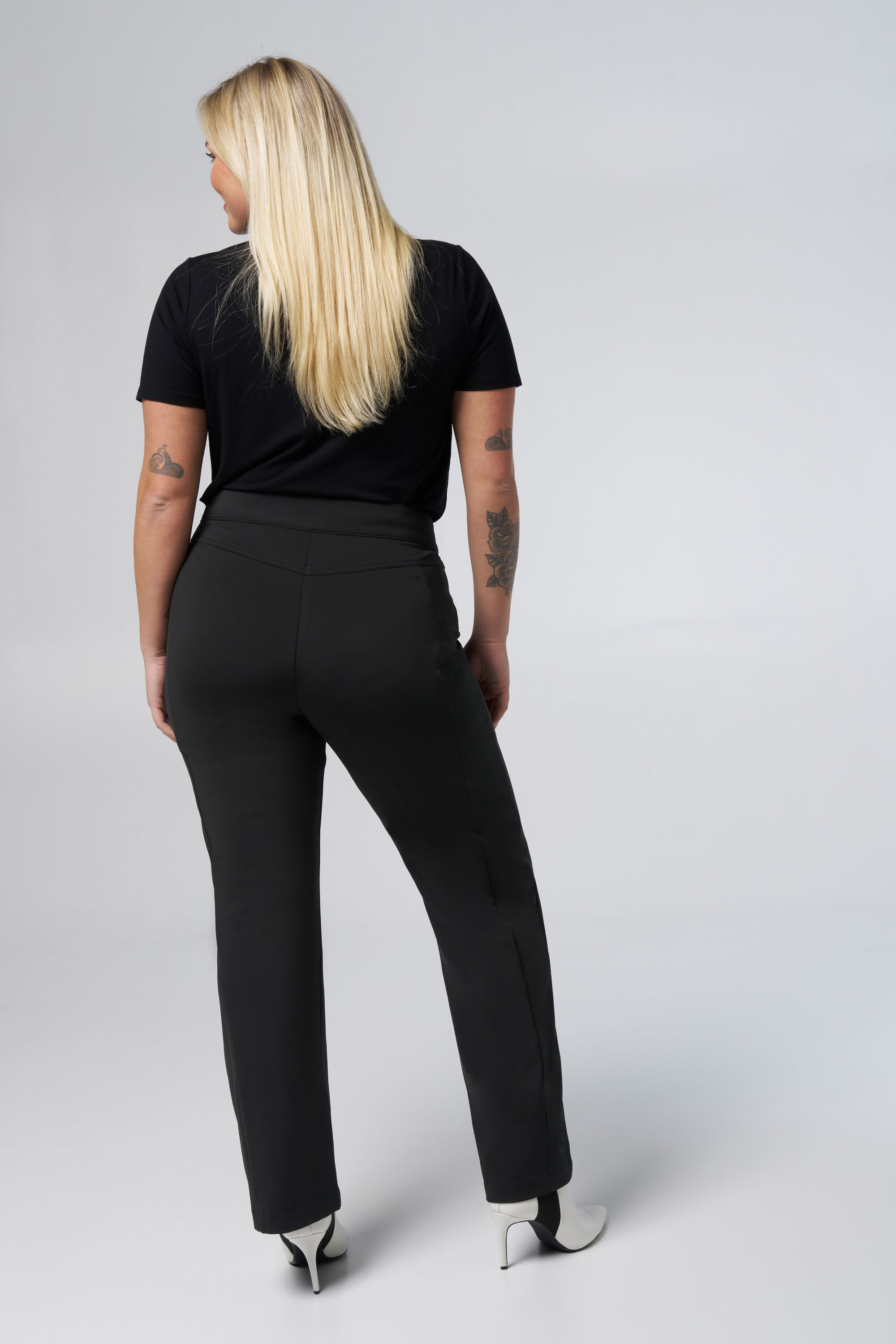 Pantalon droit extensible image number 3