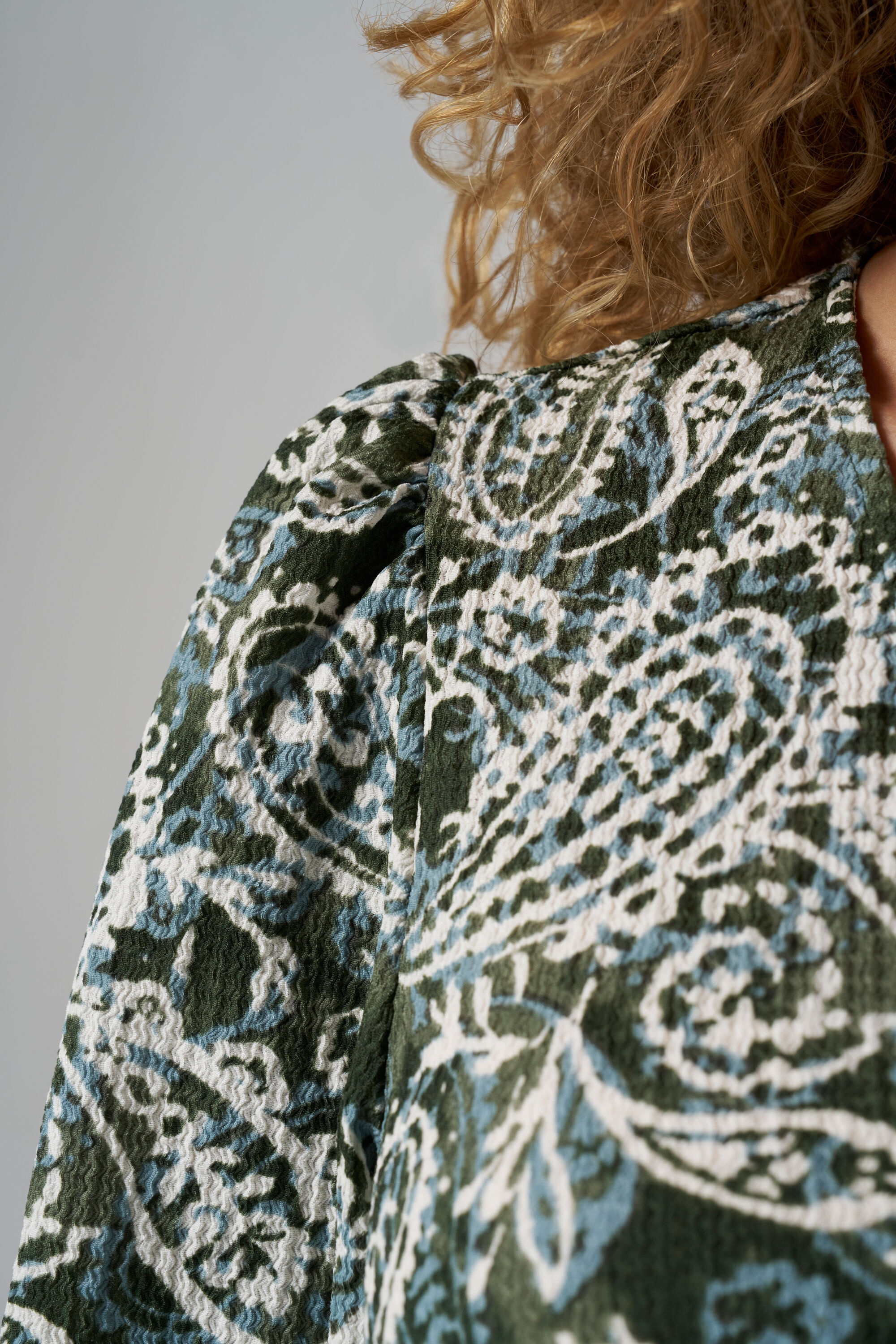 Robe avec d&eacute;tail torsad&eacute; image number 4