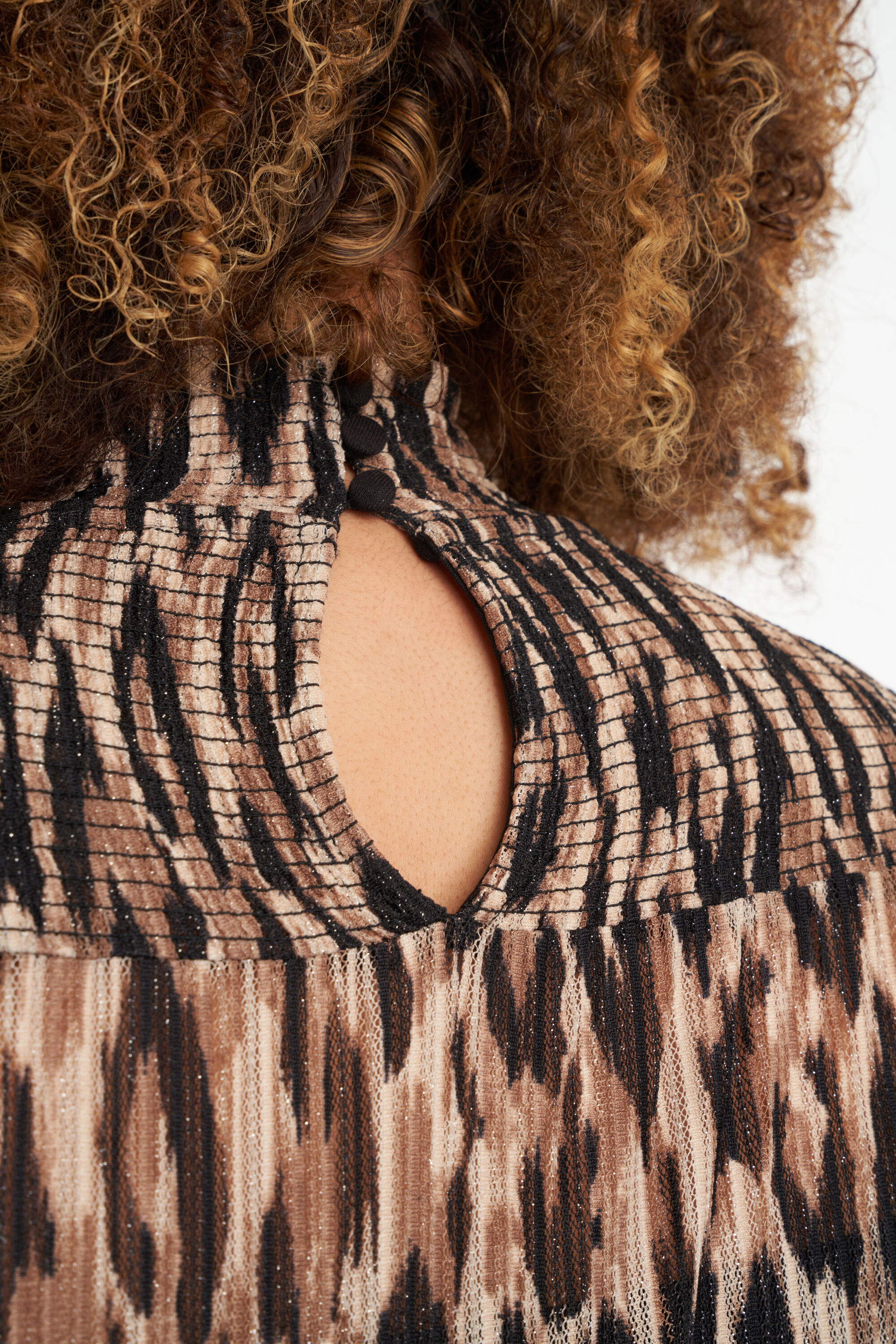 Haut &agrave; paillettes semitransparent image number 5