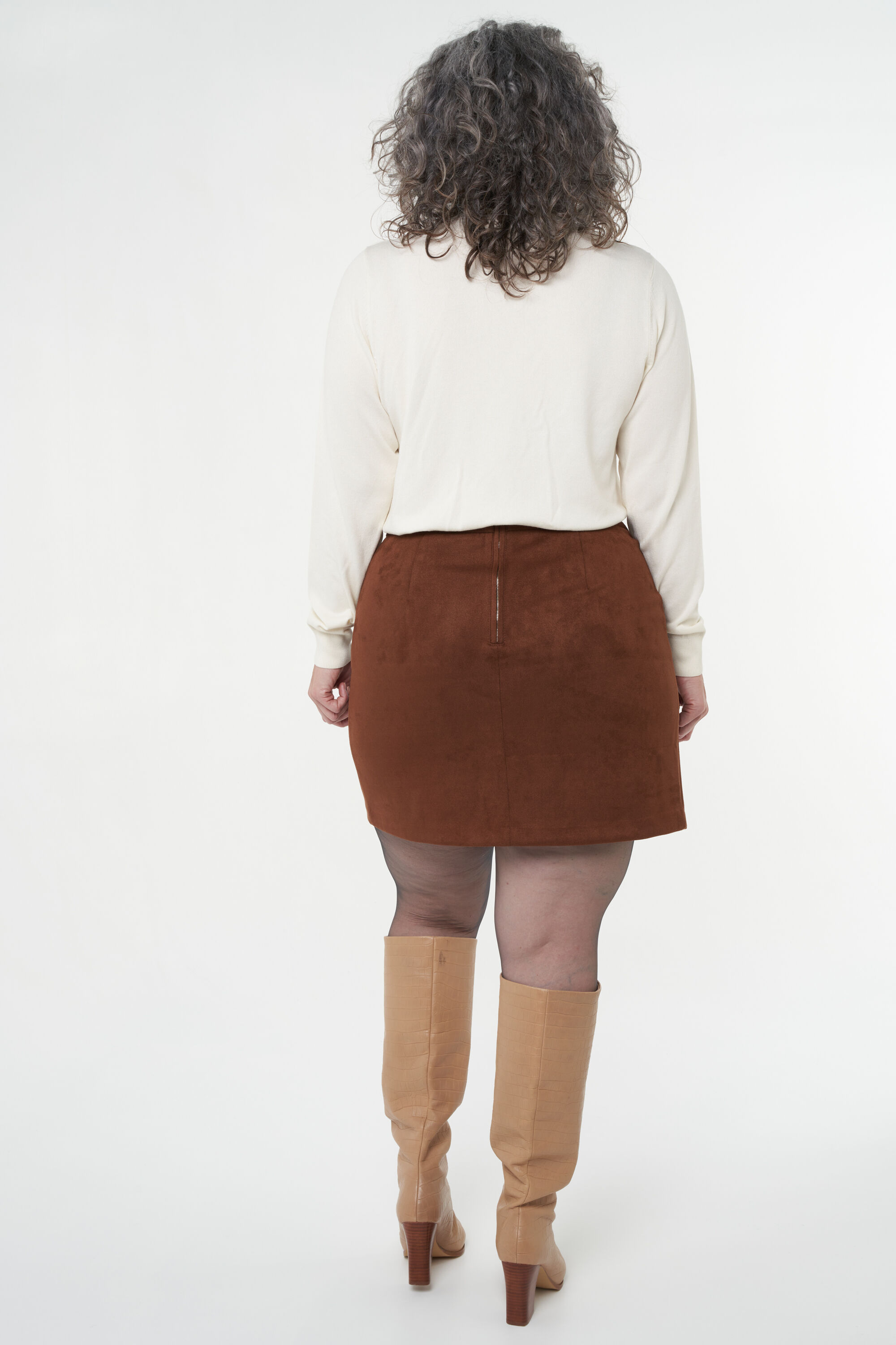 Jupe enveloppante en daim synth&eacute;tique image number 4