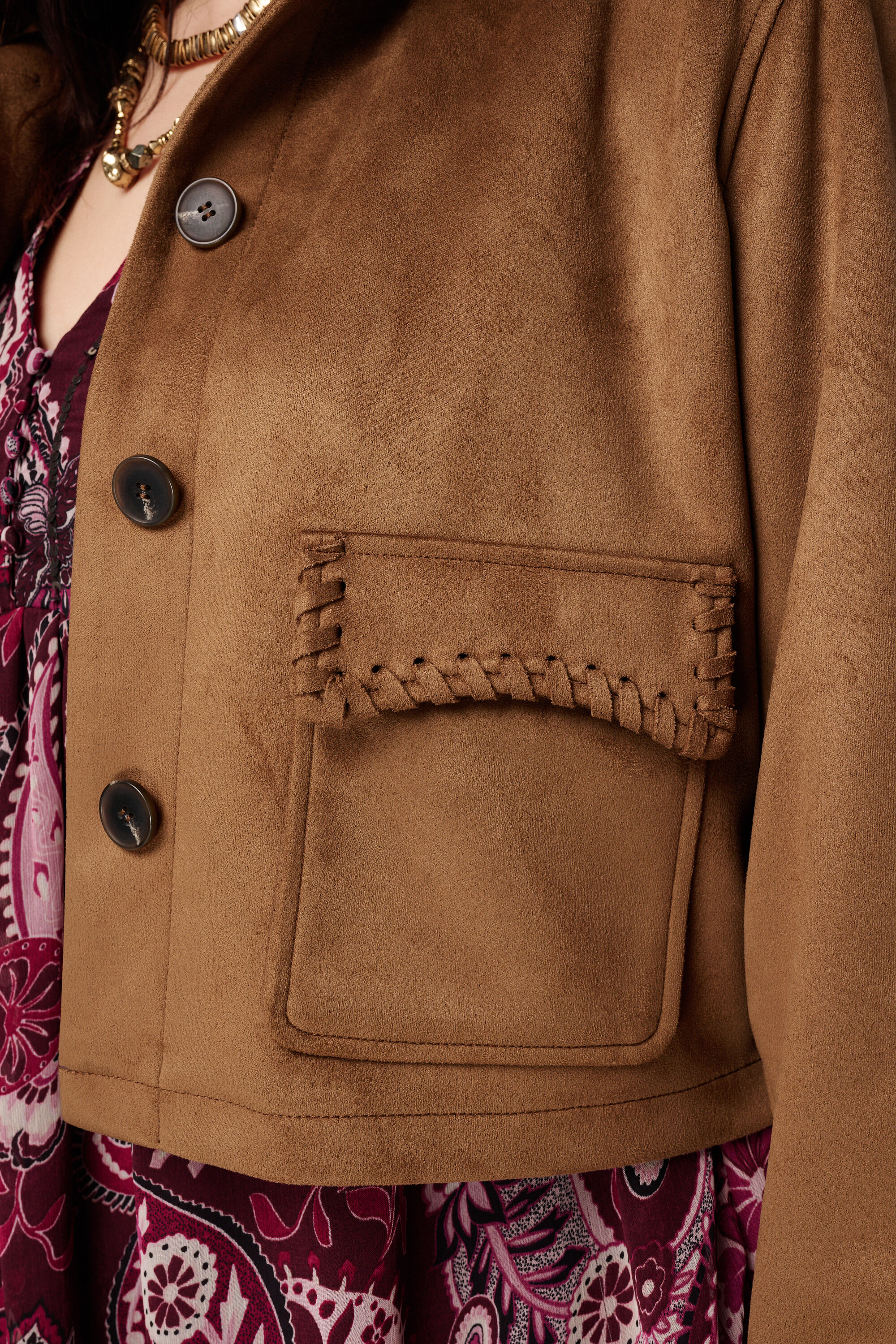 Veste courte effet su&eacute;dine avec surpiq&ucirc;res image number 6