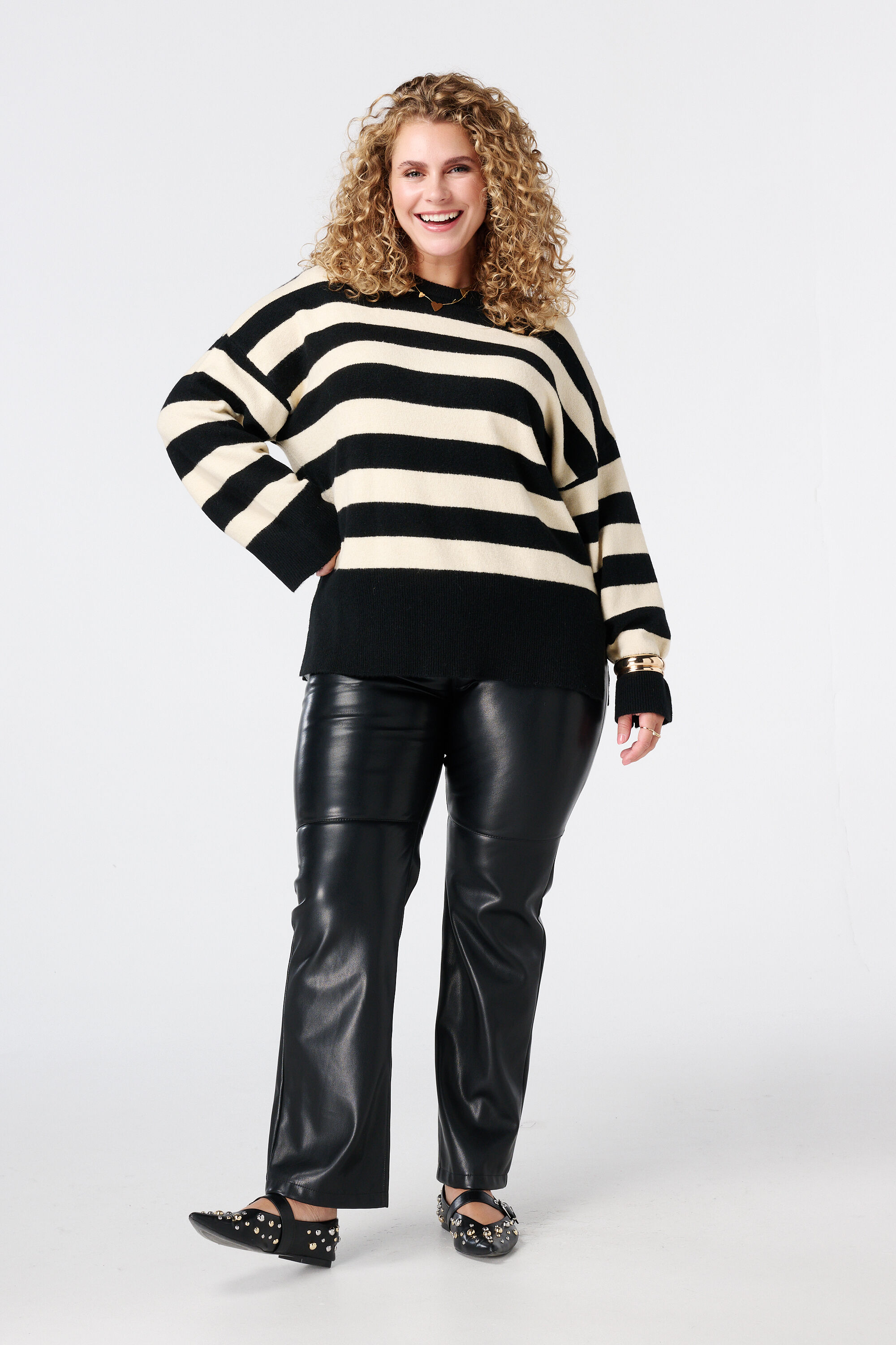 Pull tricot&eacute; &agrave; rayures et fente image number 5