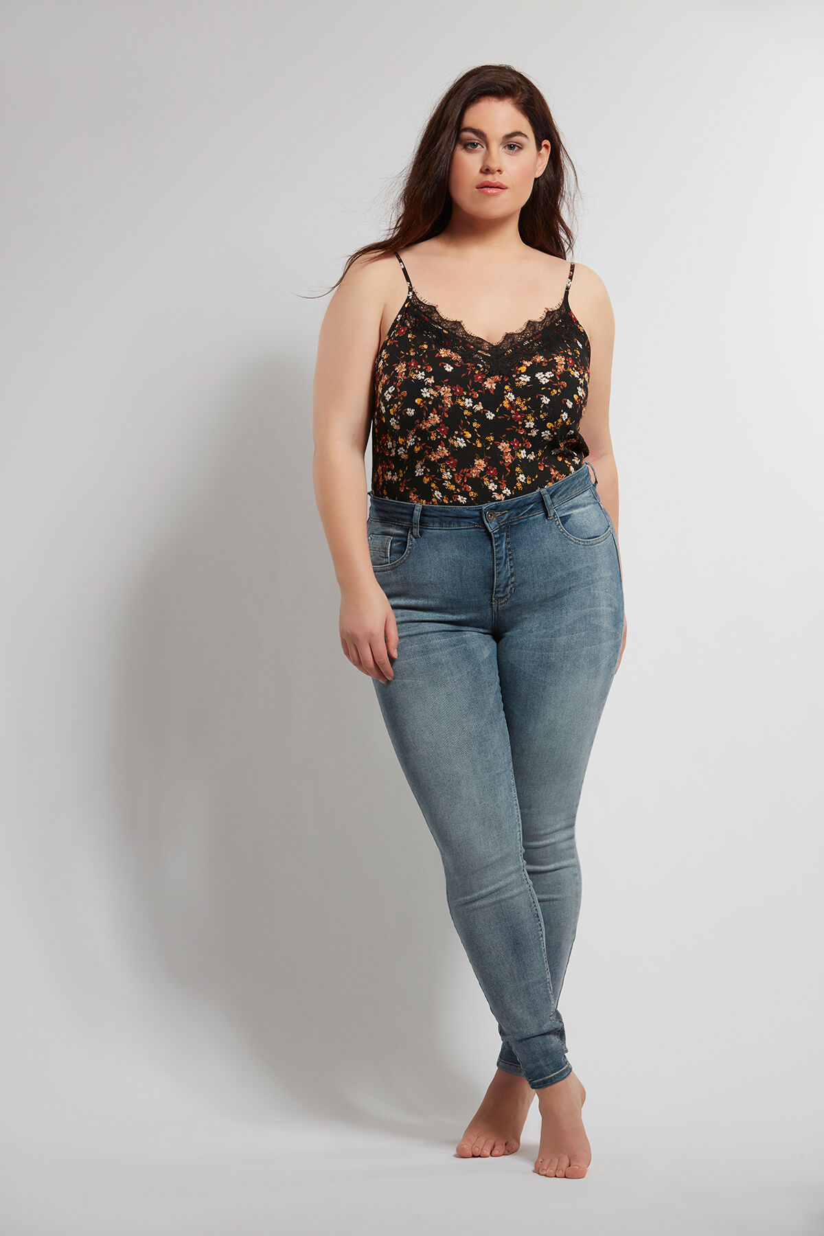 Chemisier sans manches en dentelle image number 3